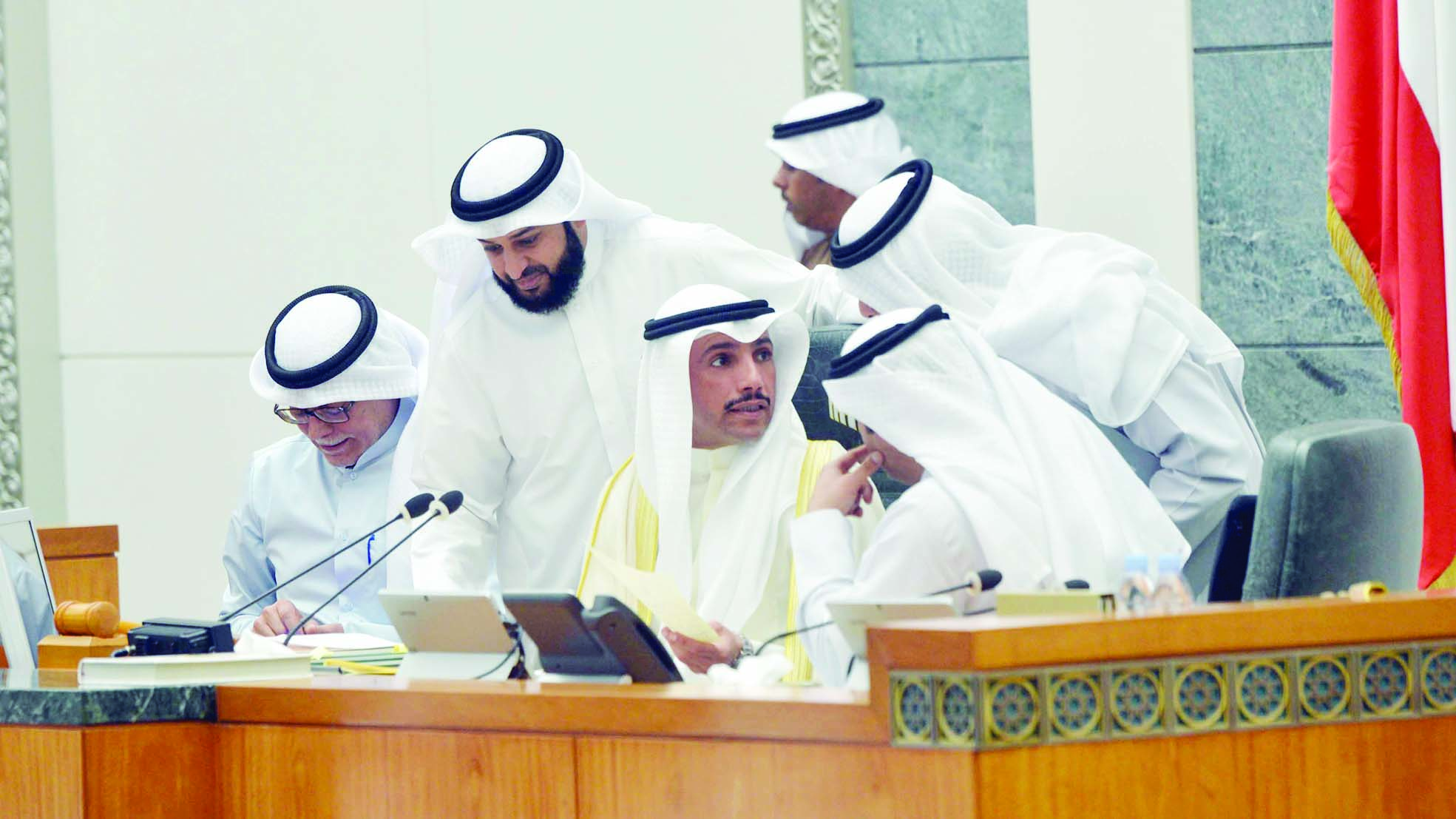 u0632u062du0645u0629 u0646u064au0627u0628u064au0629 u062du0648u0644 u0627u0644u0631u0626u064au0633tu0639u0644u0649 u0627u0644u0645u0646u0635u0629tt (u062au0635u0648u064au0631 u0646u0627u064au0641 u0627u0644u0639u0642u0644u0629)