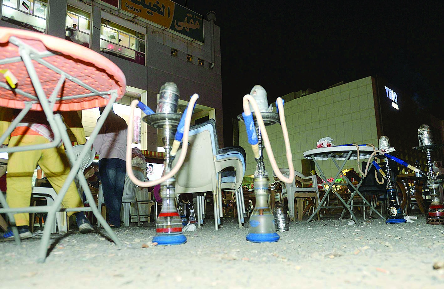 الزبائن تركت «الشيشة» خوفاً من مخالفتها لجلوسها على الطرقات