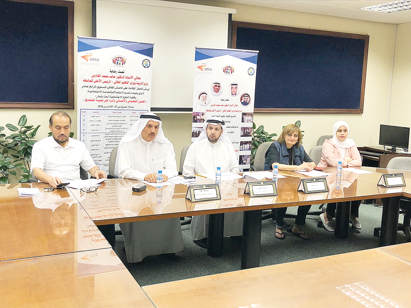 u0627u0644u0642u0634u0639u0627u0646 u0645u062au0648u0633u0637u0627u064b u0623u0639u0636u0627u0621 u0627u0644u0644u062cu0646u0629 u0627u0644u062au0646u0638u064au0645u064au0629 u0644u0644u0645u0644u062au0642u0649 u0641u064a u0627u0644u0645u0624u062au0645u0631 u0627u0644u0635u062du0627u0641u064a 