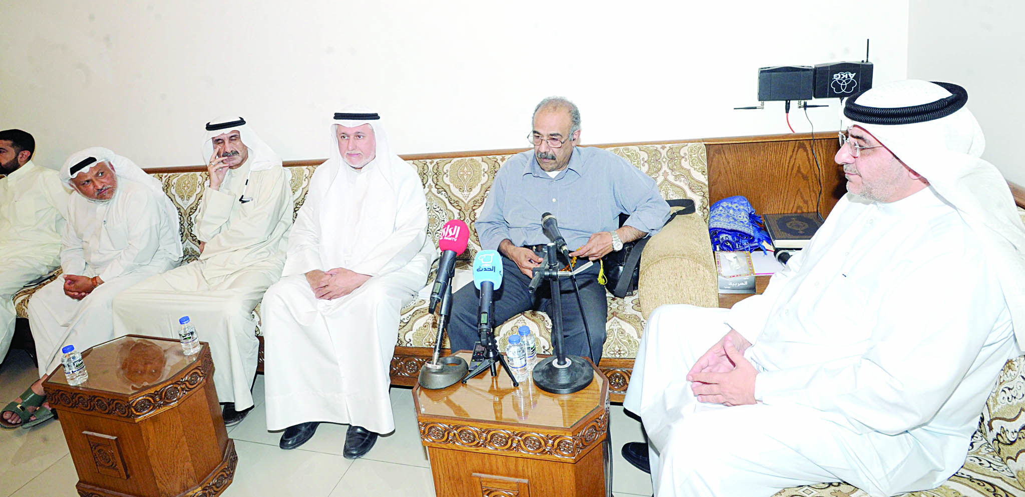 u0627u0644u0641u064au0644u064a u0645u062au062du062fu062bu0627u064b u0641u064a u0627u0644u0646u062fu0648u0629 t(u062au0635u0648u064au0631 u0643u0631u0645 u0630u064au0627u0628)