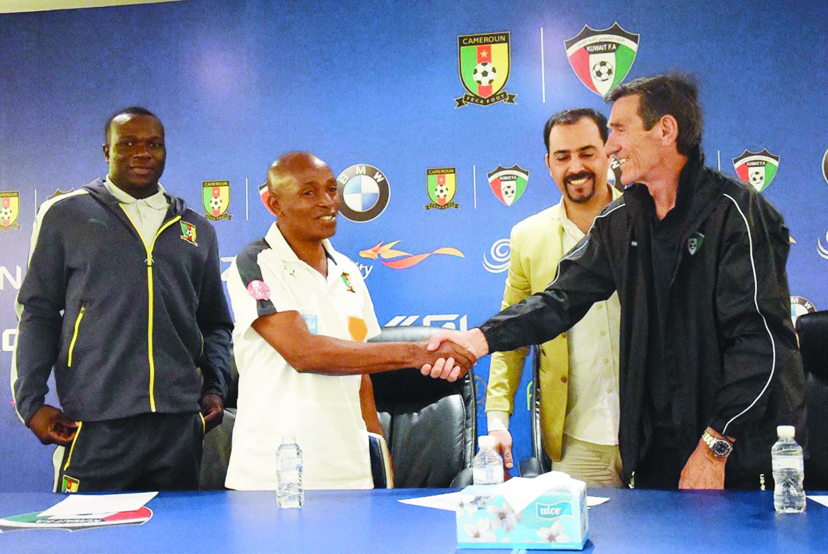 «رادي» مصافحاً بيلينغا بعد المؤتمر الصحافي 