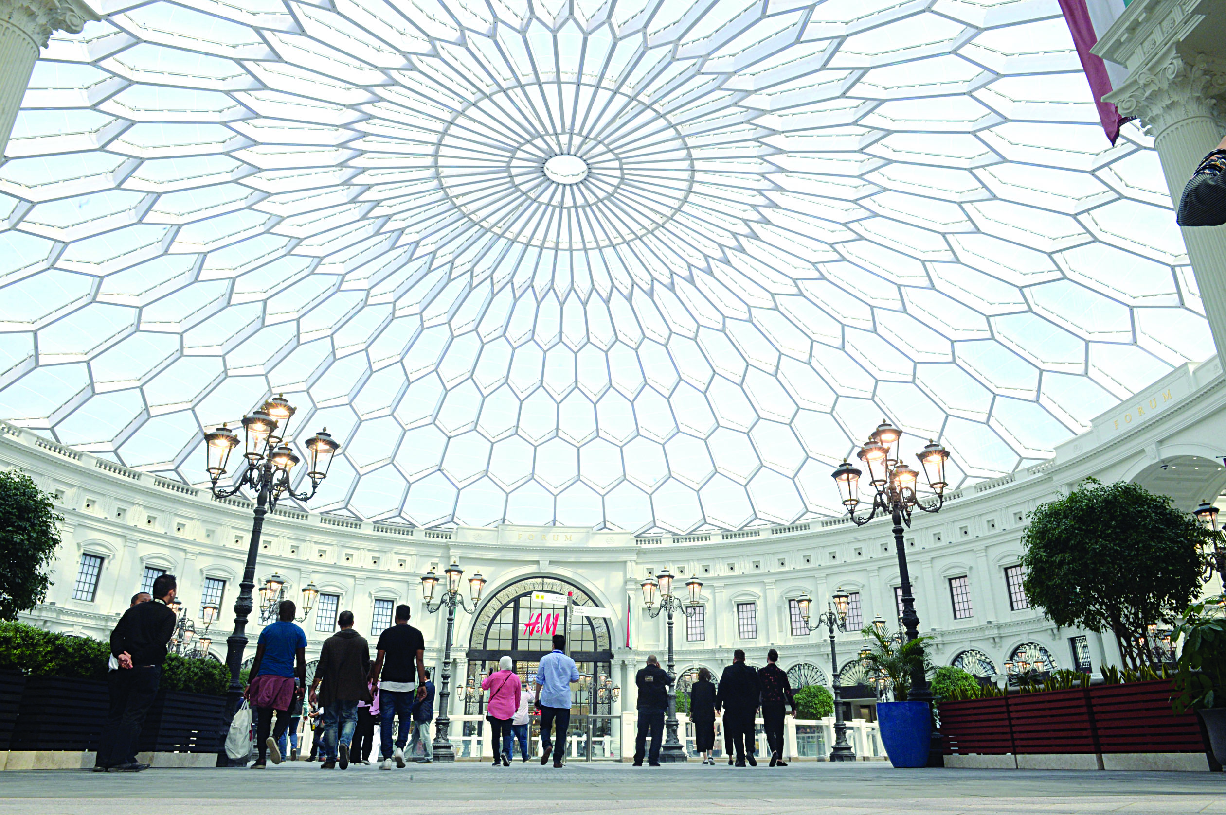 تصميم ساحر	(تصوير زكريا عطية)