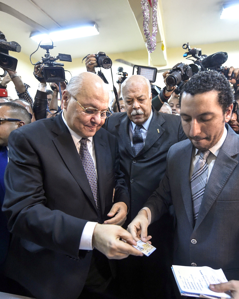 موسى يقترع في حي عابدين 	(ا ف ب)