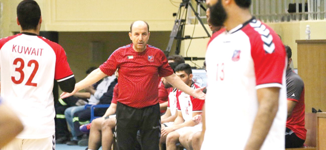 u0645u062fu0631u0628 u00abu0627u0644u0643u0648u064au062au00bb u0633u0639u064au062f u062du062cu0627u0632u064a u064au0648u062cu0647 u0644u0627u0639u0628u064au0647 