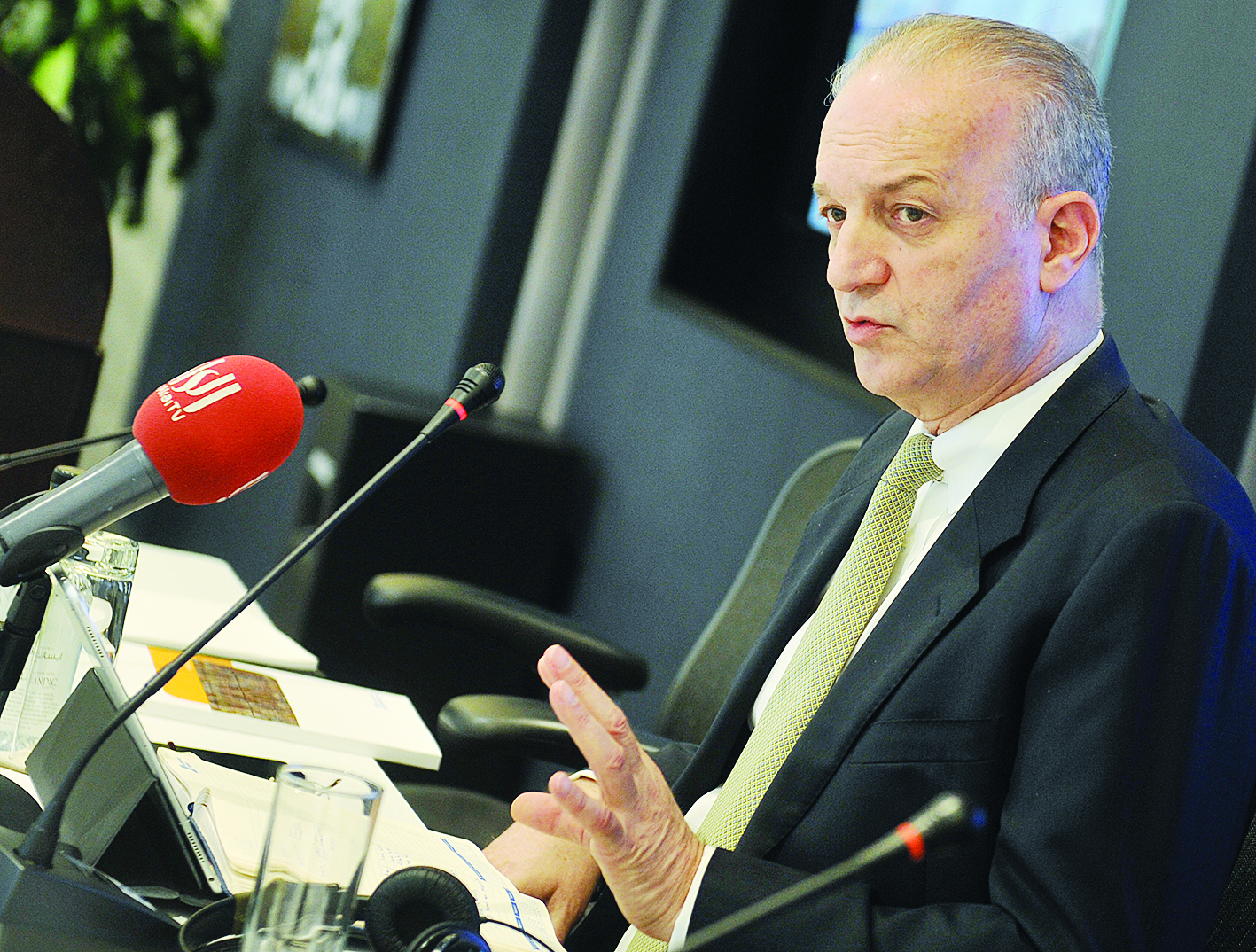 ادواردو اغورين                  