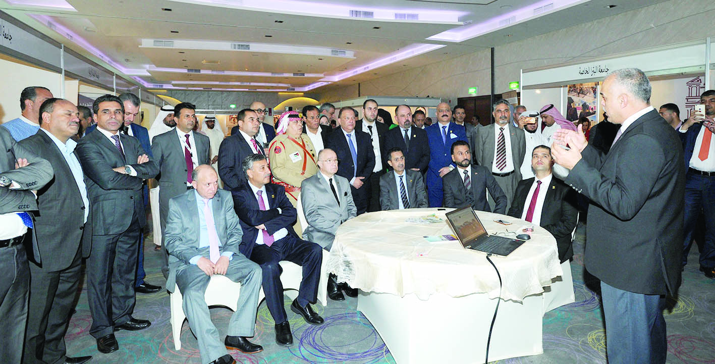 التميمي يشرح للحضور آلية عمل موقع القبول الإلكتروني