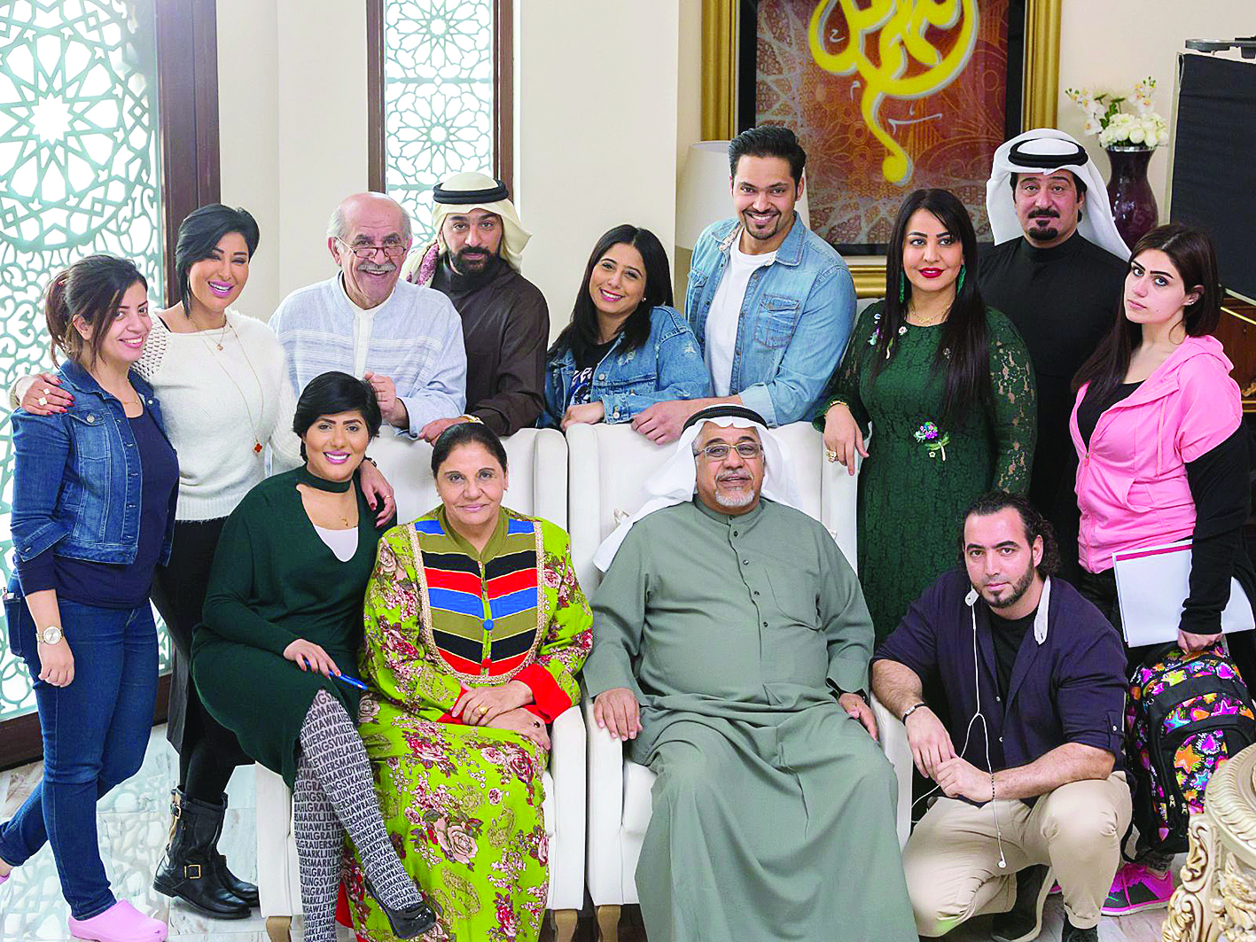 شهاب متوسطاً فريق مسلسل «عمود البيت»