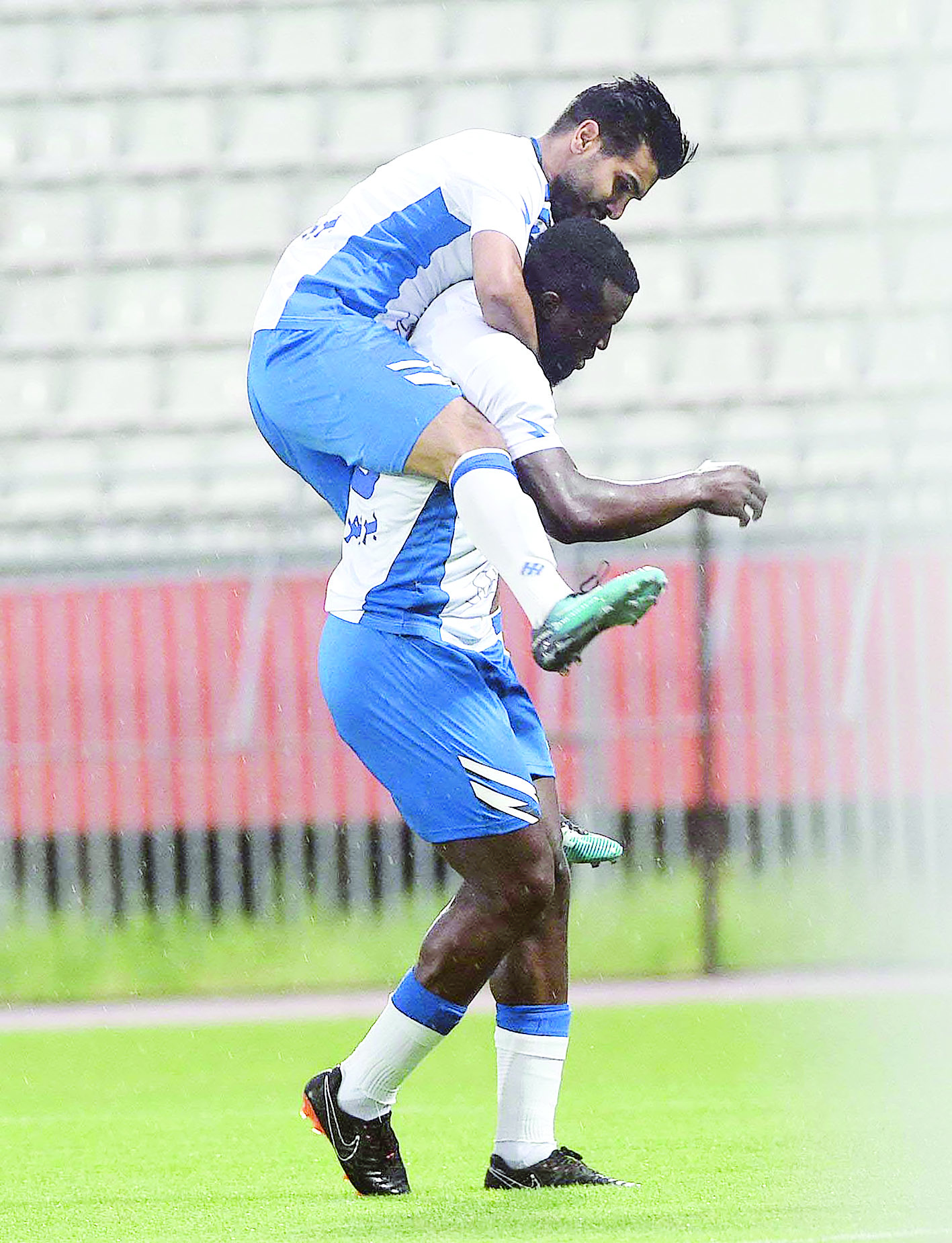 u0644u0627u0639u0628 u0627u0644u062cu0647u0631u0627u0621 u0641u064au0635u0644 u0632u0627u064au062f u064au062du062au0641u0644 u0645u0639 u0632u0645u064au0644u0647 u0631u0648u0646u0627u0644u062f u0648u0627u0646u063au0627 u0628u0639u062f u062au0633u062cu064au0644u0647 u0627u0644u0647u062fu0641 u0627u0644u0623u0648u0644t(u0627u0644u0623u0632u0631u0642 u062fu0648u062a u0643u0648u0645)