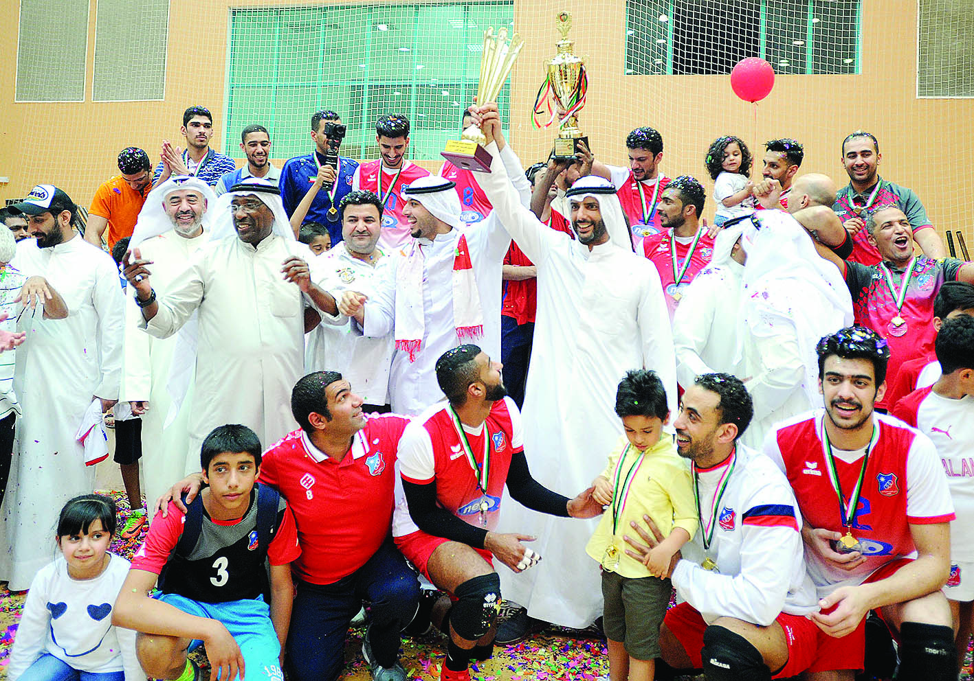 u0627u0644u0643u0623u0633 u0628u064au0646 u062eu0627u0644u062f u0627u0644u063au0627u0646u0645 u0648u0645u062du0645u062f u0627u0644u0646u0635u0641 u0648u0633u0637 u0641u0631u062du0629 u0627u0644u0644u0627u0639u0628u064au0646t (u062au0635u0648u064au0631 u0643u0631u0645 u0630u064au0627u0628)