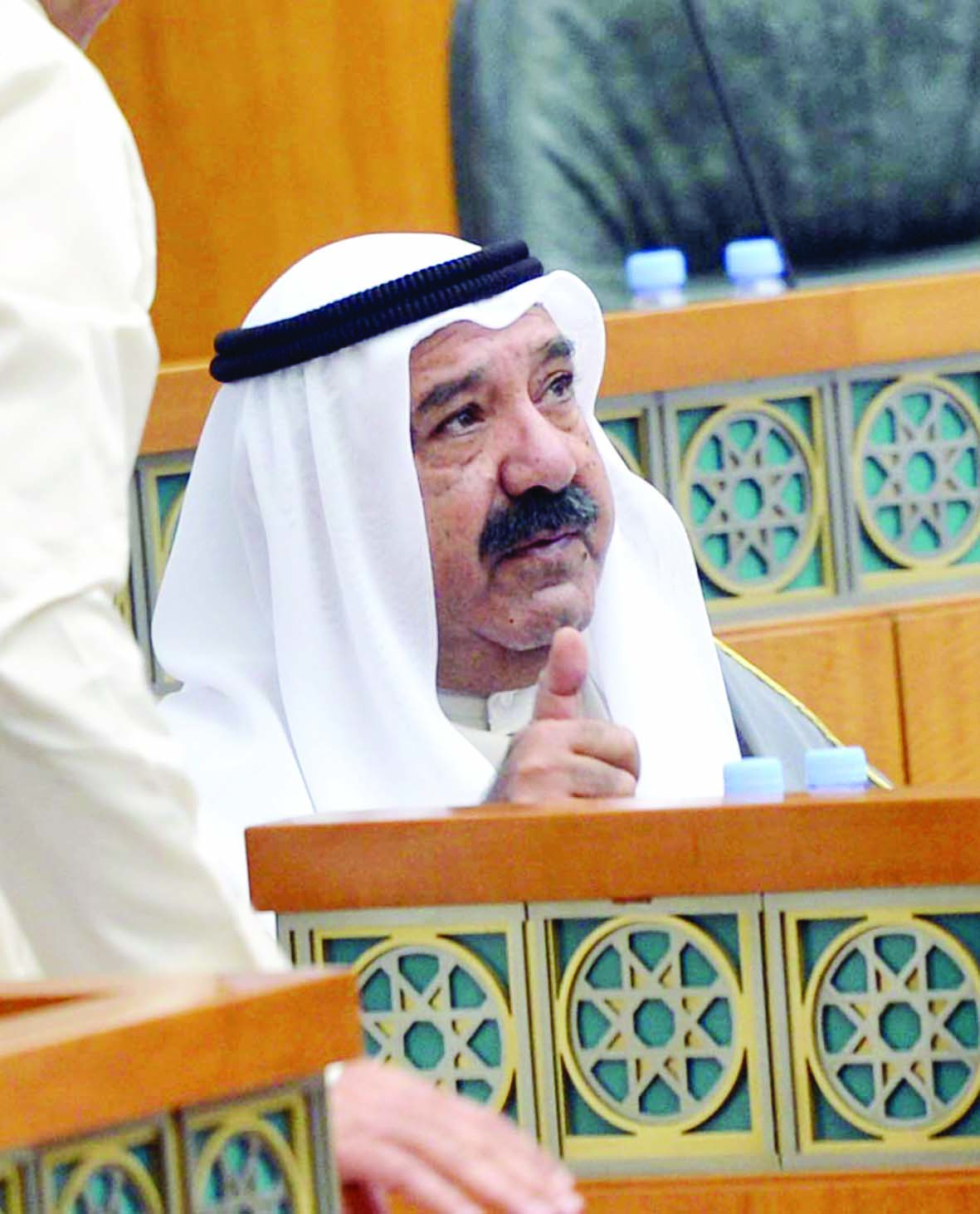 ناصر الصباح يتابع الجلسة