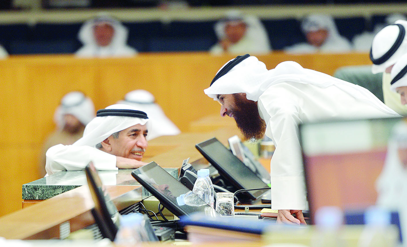 حوار بين علام الكندري وعادل الخرافي