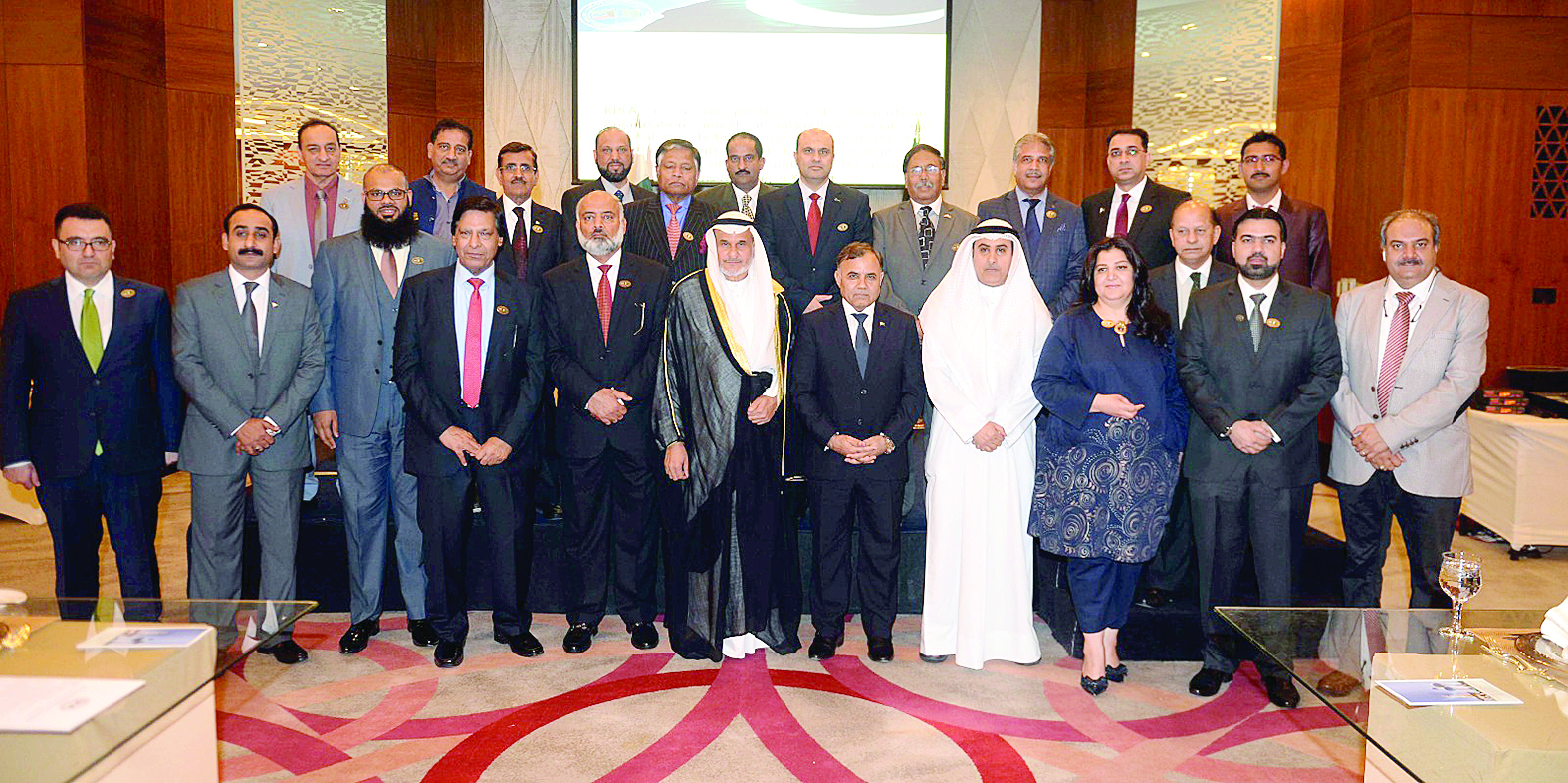 u0627u0644u0645u0634u0627u0631u0643u0648u0646 u0641u064a u062du0641u0644 u062cu0645u0639u064au0629 u0627u0644u0635u062fu0627u0642u0629 u0627u0644u0643u0648u064au062au064au0629 - u0627u0644u0628u0627u0643u0633u062au0627u0646u064au0629t(u062au0635u0648u064au0631 u0632u0643u0631u064au0627 u0639u0637u064au0629)