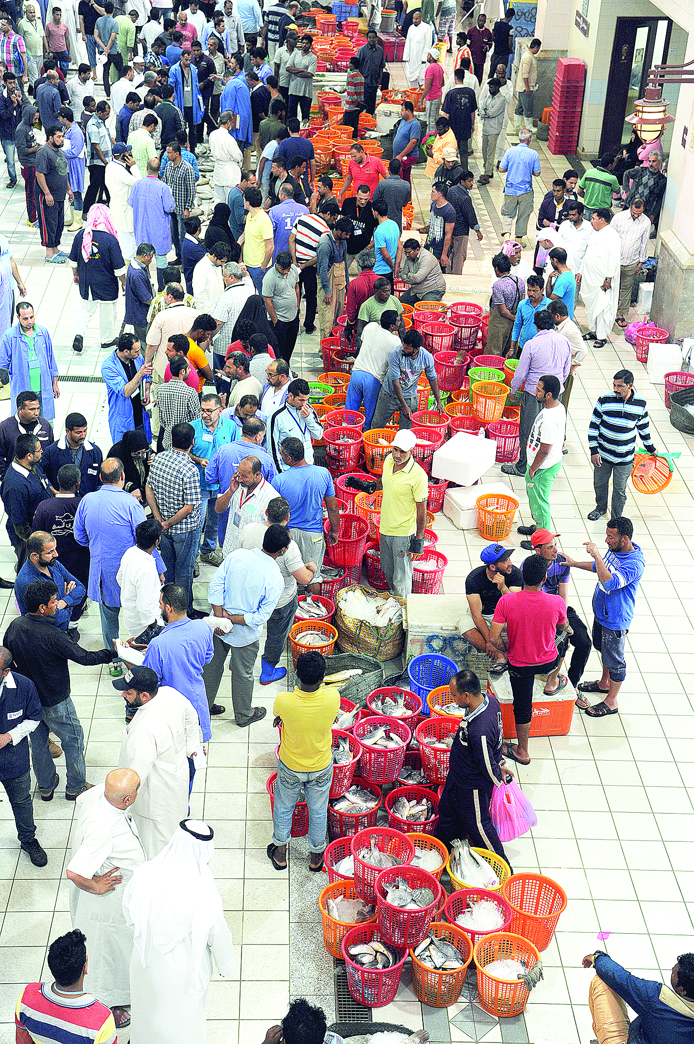 سوق السمك شهد زيادة في المعروض والأسعار	 (تصوير طارق عزالدين)
