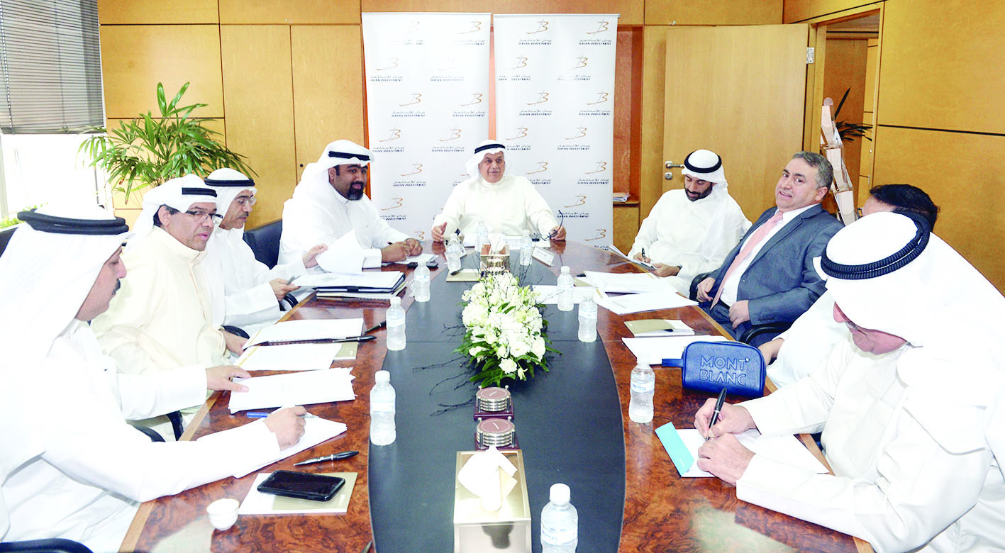 المطوع مترئساً العمومية	 (تصوير زكريا عطية)