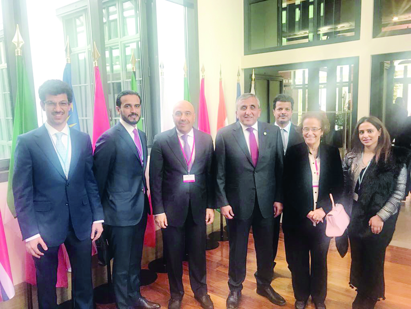 البدر والسفير السليمان والوفد المشارك في المؤتمر 