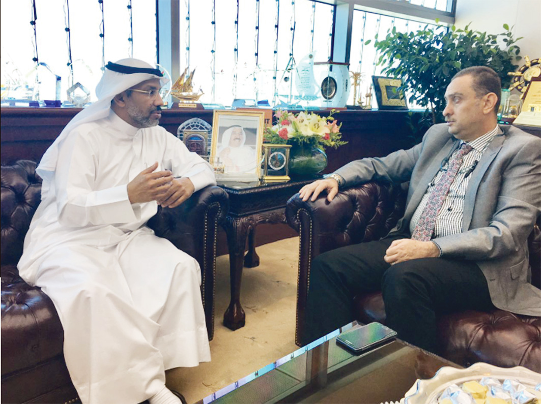 المطيري متحدثاً للزميل إيهاب حشيش