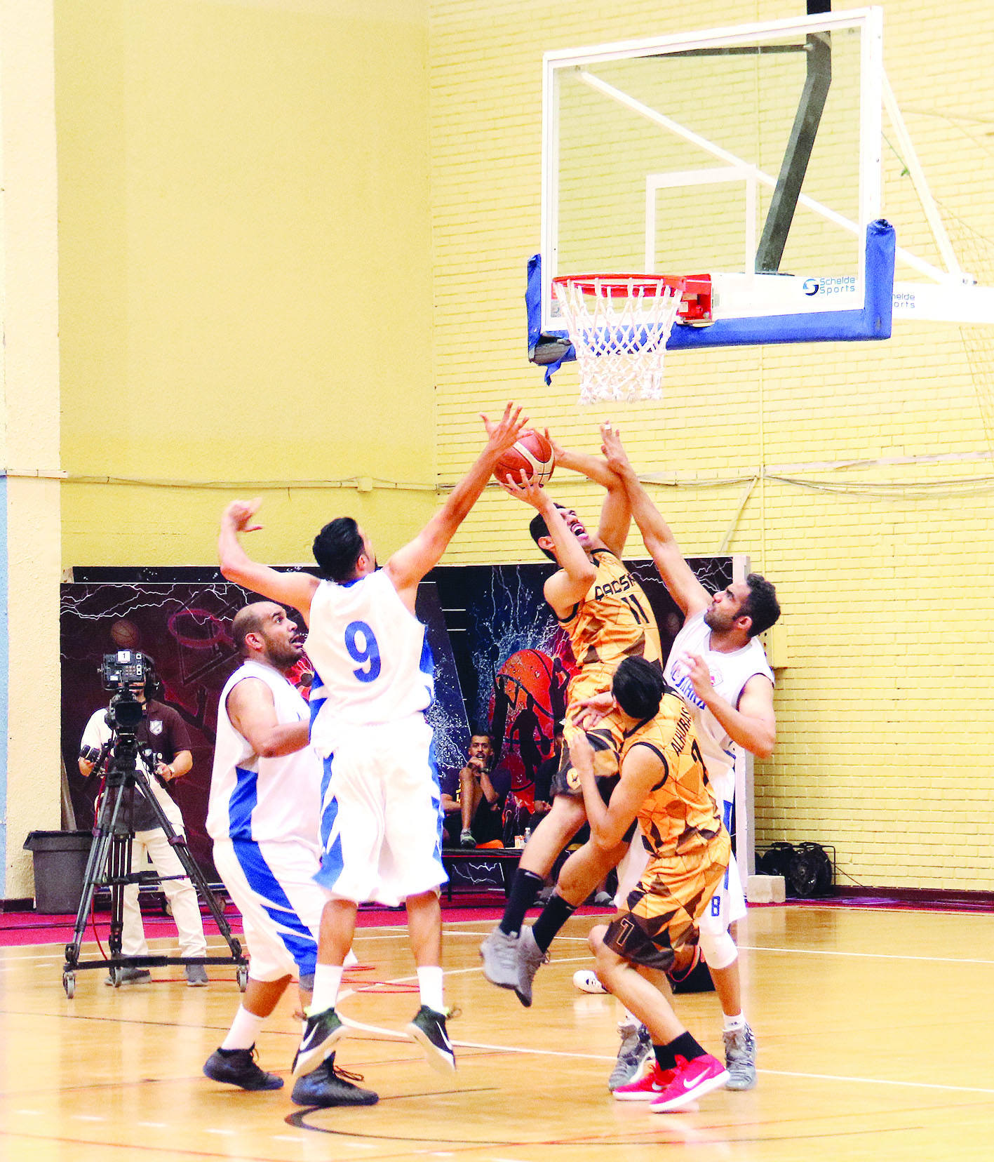 u0644u0627u0639u0628 u0627u0644u0642u0627u062fu0633u064au0629 u0639u0628u062fu0627u0644u0631u062du0645u0646 u0627u0644u0634u0645u0631u064a u0645u062du0627u0648u0644u0627u064b u0627u0644u062au0633u062cu064au0644 u0641u064a u0633u0644u0629 u0627u0644u062cu0647u0631u0627u0621 (u062au0635u0648u064au0631 u0628u0633u0627u0645 u0632u064au062fu0627u0646)