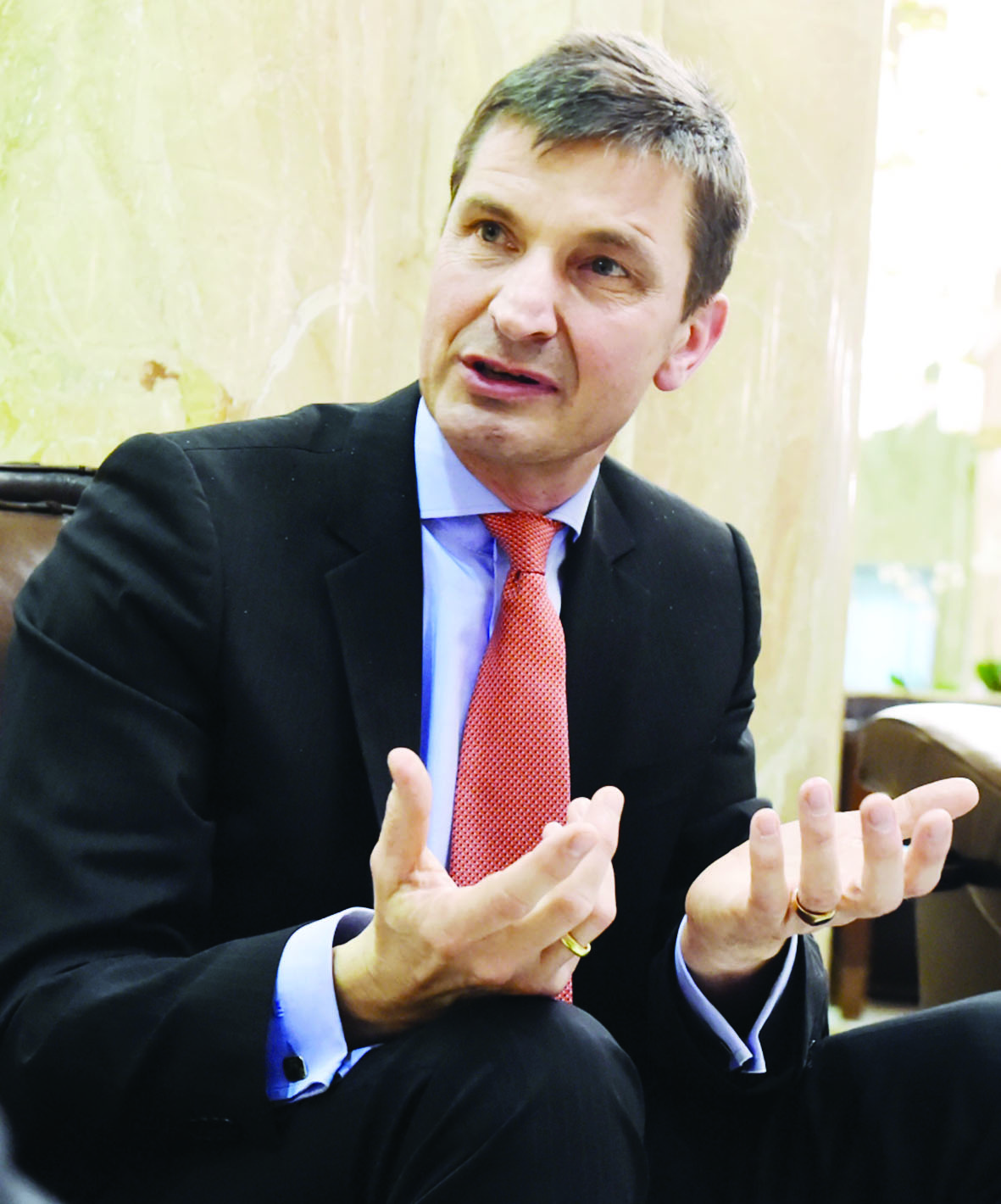 u0627u0644u062eu0628u064au0631 u0627u0644u0639u0627u0644u0645u064a u062cu0648u0646 u0643u0631u0627u0641 u0644u0627u0645u0633u062fu0631u0648u0641 u064au062au062du062fu062b u0639u0646 u0645u0624u0634u0631 u0645u062fu0631u0643u0627u062a u0627u0644u0641u0633u0627u062f  (u062au0635u0648u064au0631 u0623u0633u0639u062f u0639u0628u062fu0627u0644u0644u0647)