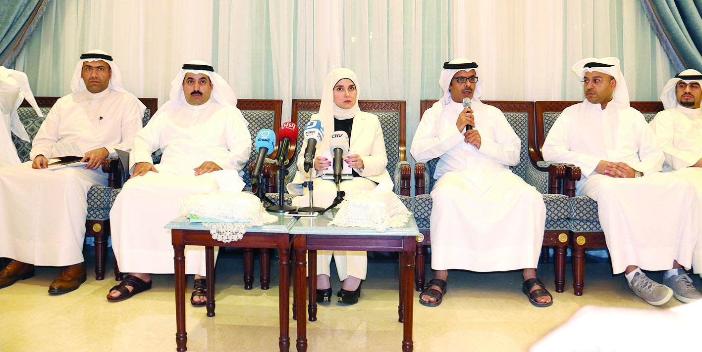 ... وتتابع مجريات الندوة