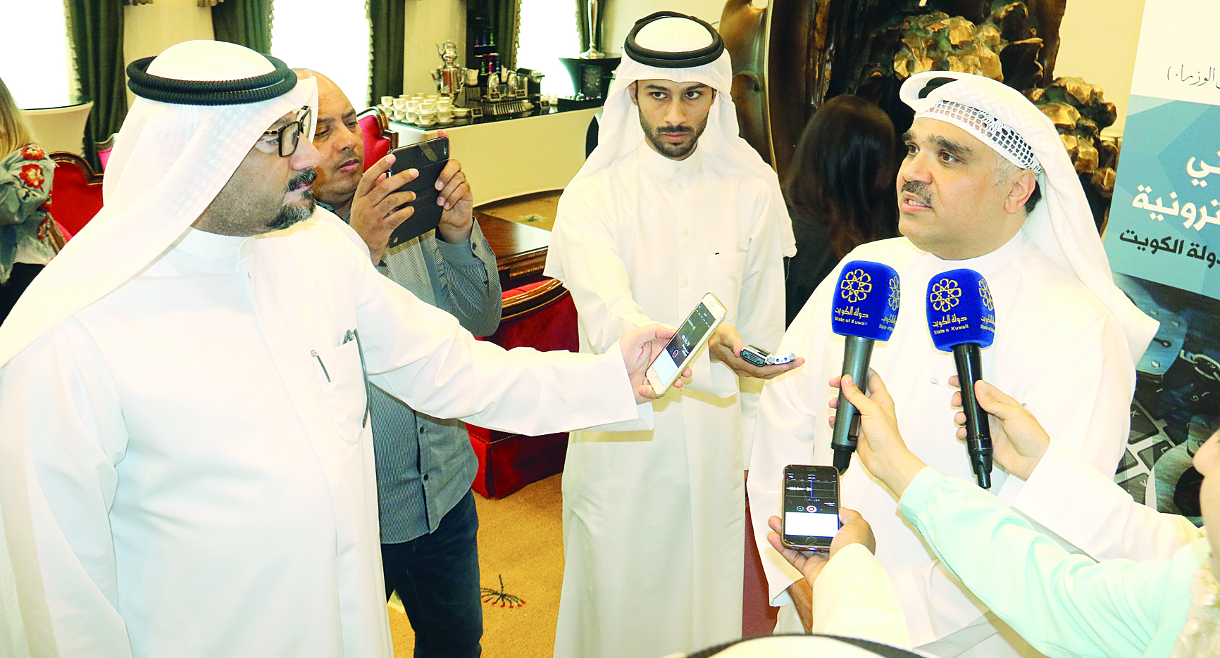 الشطي يتحدث للصحافيين