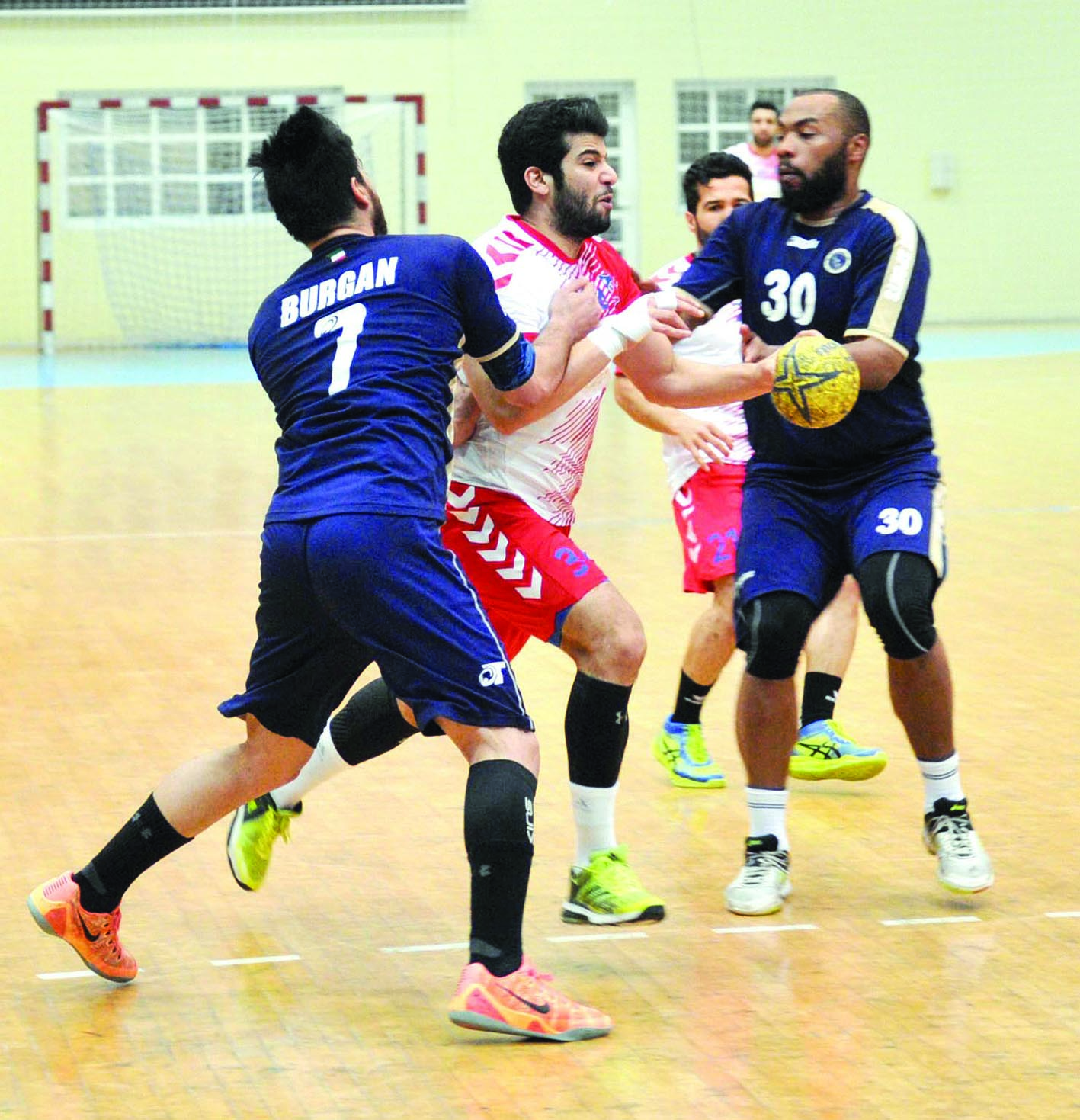 u0644u0627u0639u0628 u00abu0627u0644u0643u0648u064au062au00bb u0639u0628u062fu0627u0644u0639u0632u064au0632 u0627u0644u062fu0648u0633u0631u064a u0645u062du0627u0635u0631u0627u064b u0628u064au0646 u0644u0627u0639u0628u064a u0628u0631u0642u0627u0646    t      (u062au0635u0648u064au0631 u0633u0639u062f u0647u0646u062fu0627u0648u064a)