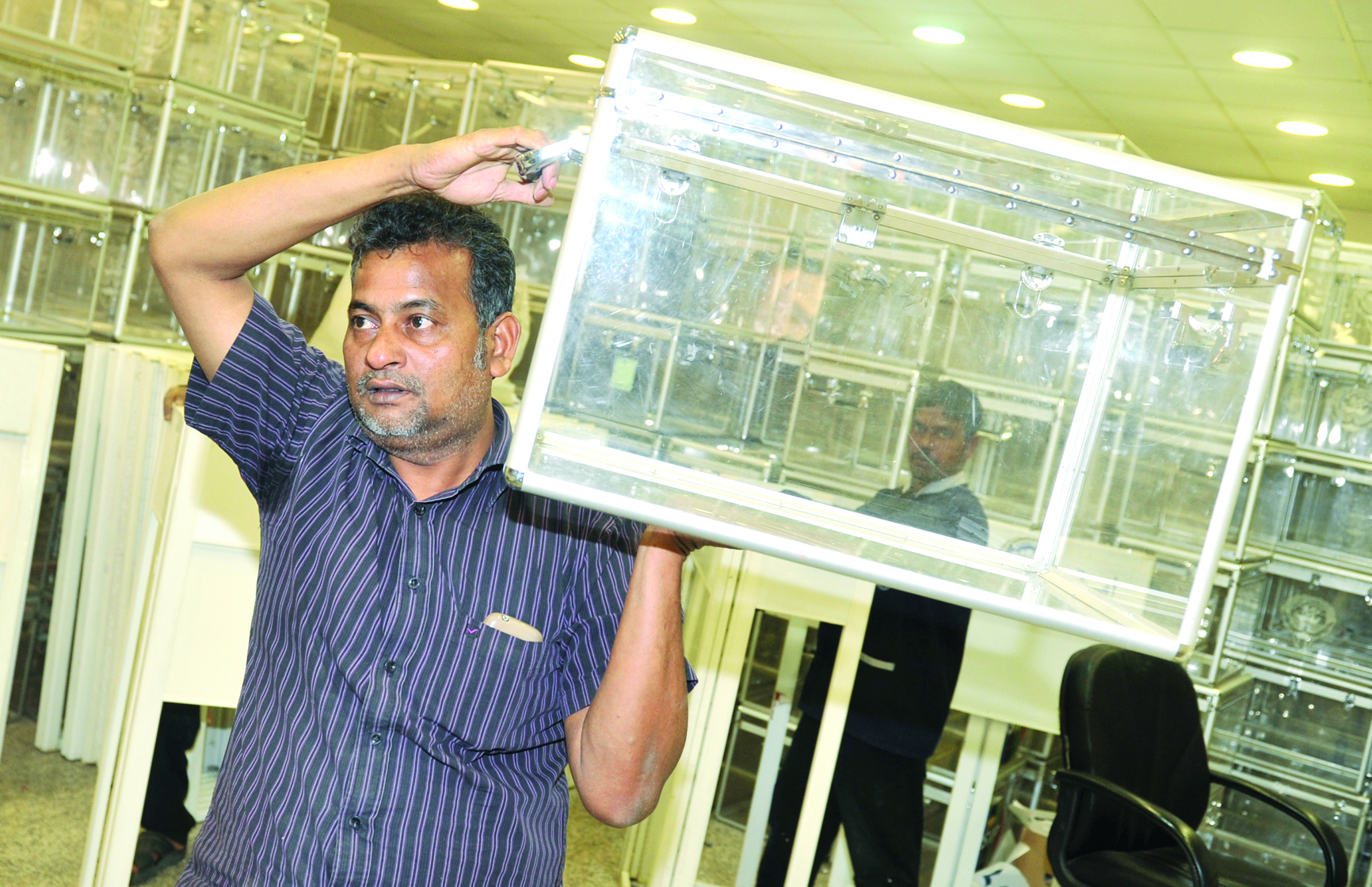 صناديق شفافة للاقتراع 	(تصوير سعد هنداوي)