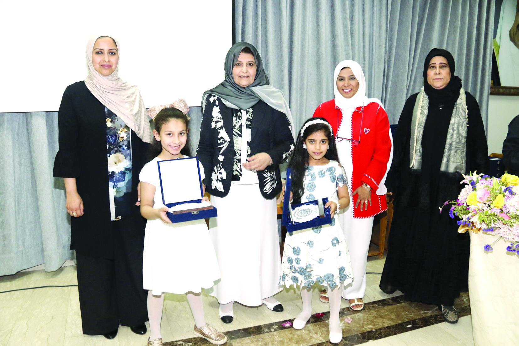 تكريم زهرتين من حفظة الكتاب الكريم