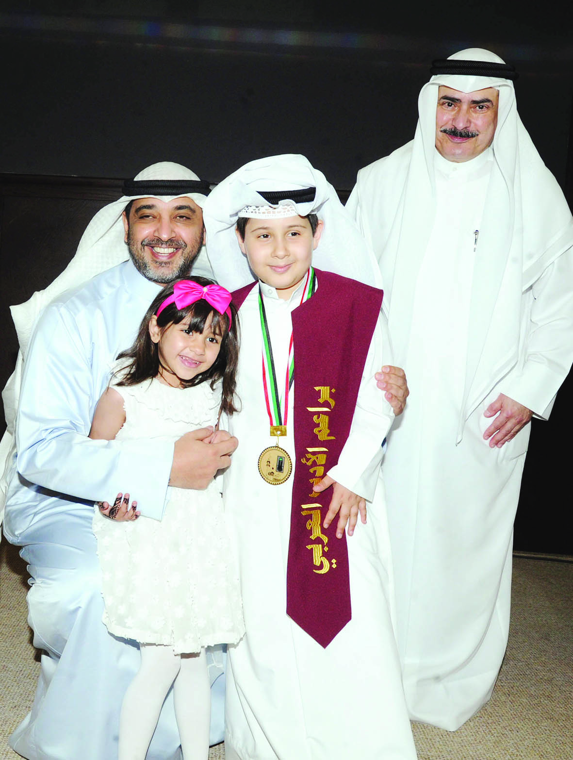 محمد العبدالله وفرحة براعم الأدب      	(تصوير كرم ذياب)