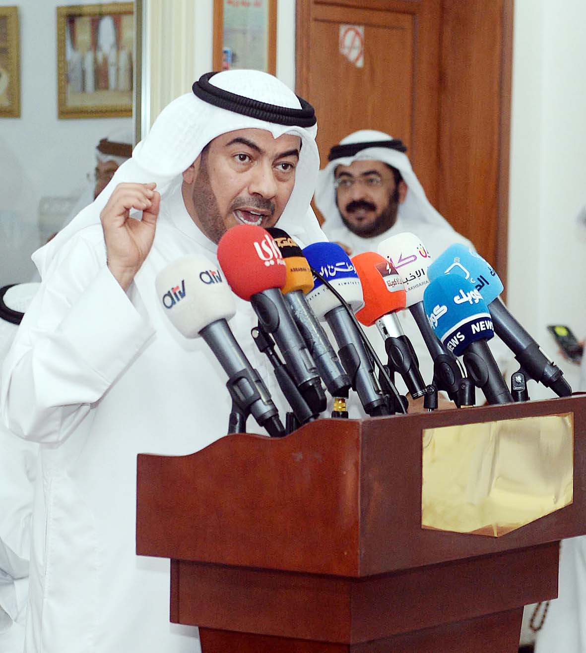 الدقباسي متحدثاً	 (تصوير زكريا عطية)