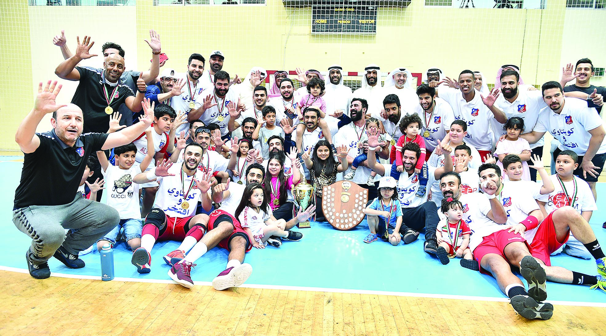 u0644u0627u0639u0628u0648 u00abu0627u0644u0643u0648u064au062au00bb u0645u062au0648u062cu064au0646 u0628u0644u0642u0628 u062fu0648u0631u064a u0643u0631u0629 u0627u0644u064au062f t(u062au0635u0648u064au0631 u0633u0639u062f u0647u0646u062fu0627u0648u064a)