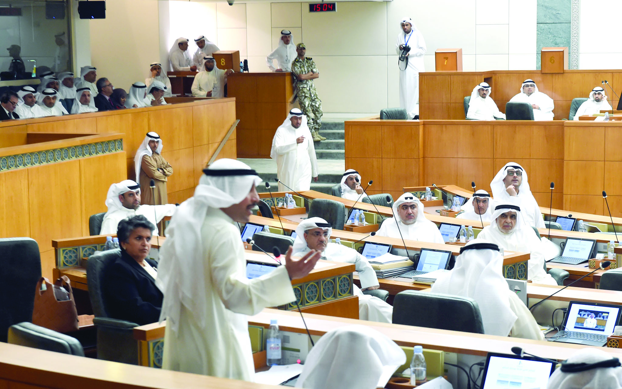 u0627u0644u063au0627u0646u0645 u0645u062au062du062fu062bu0627u064b u0645u0646 u0645u0642u0627u0639u062f u0627u0644u0646u0648u0627u0628 u062eu0644u0627u0644 u062cu0644u0633u0629 u0627u0645u0633t(u062au0635u0648u064au0631 u0627u0633u0639u062f u0639u0628u062fu0627u0644u0644u0647)