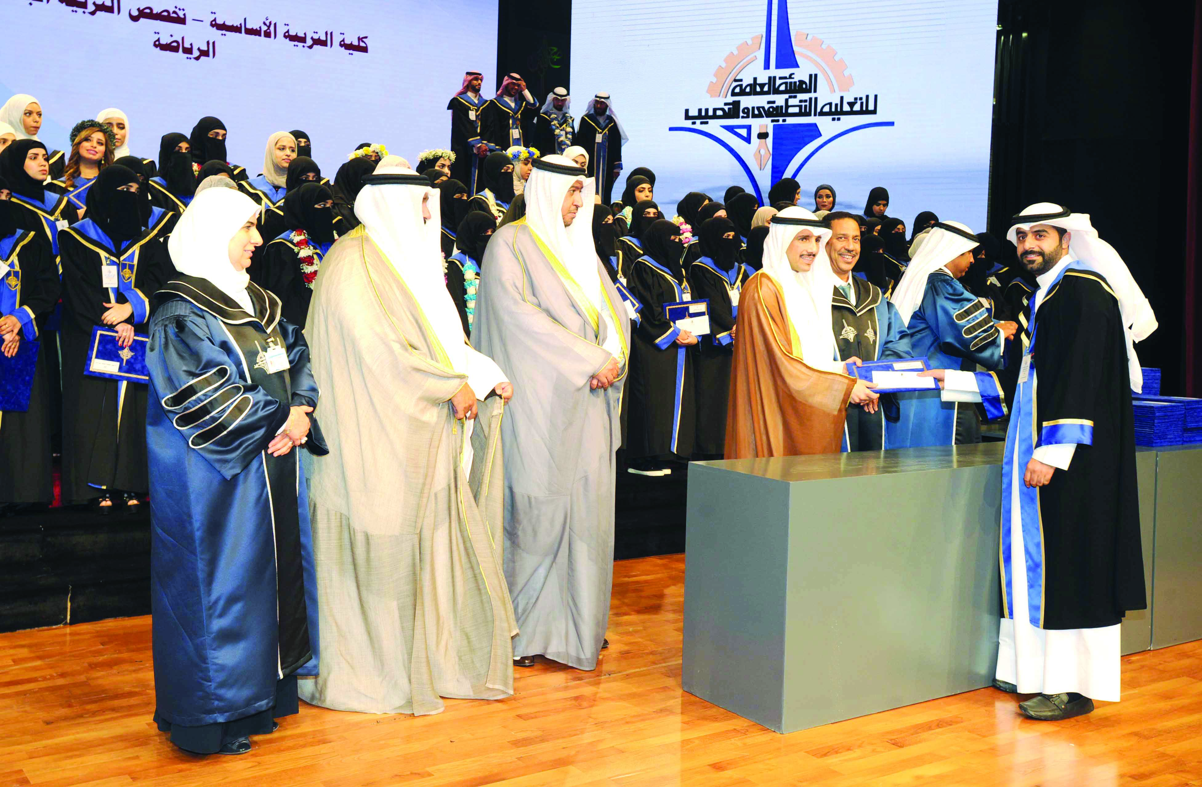 تكريم أحد الطلاب