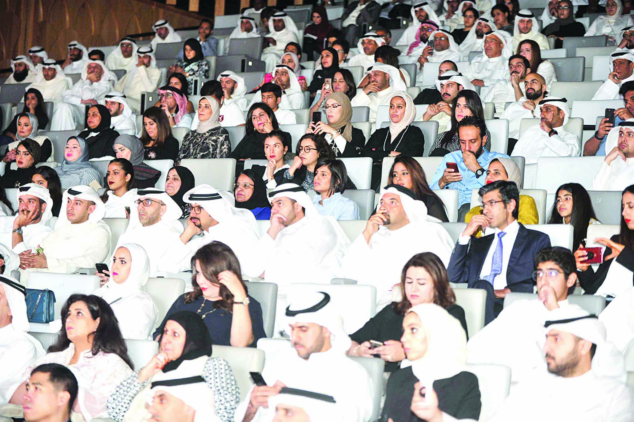 حشد من الحضور