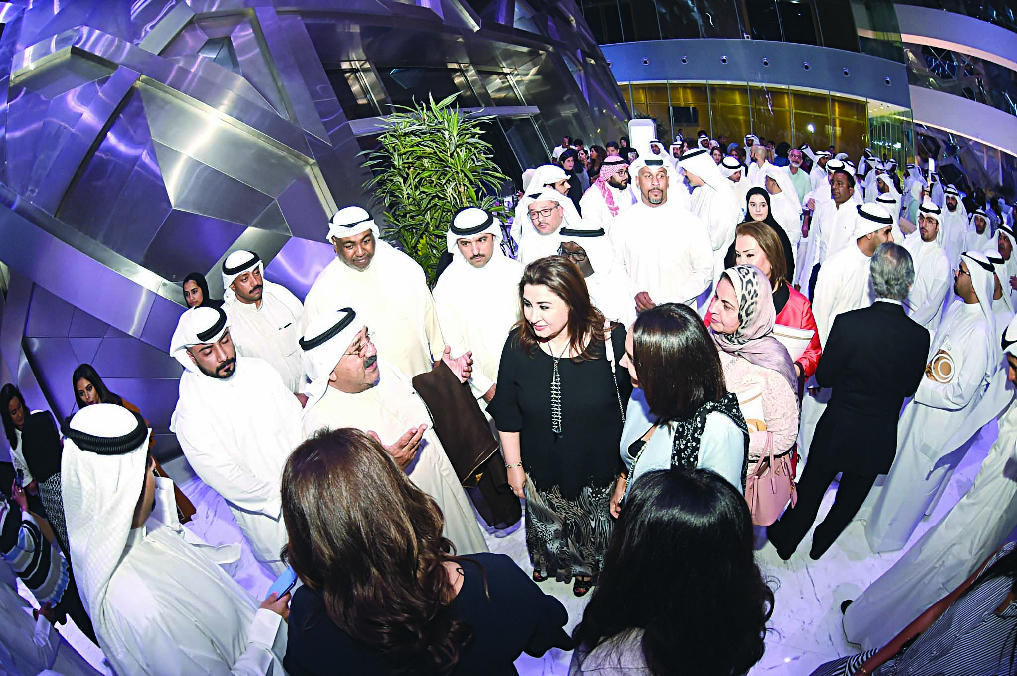 النائب الأول متحدثاً إلى الشباب الحاضرين