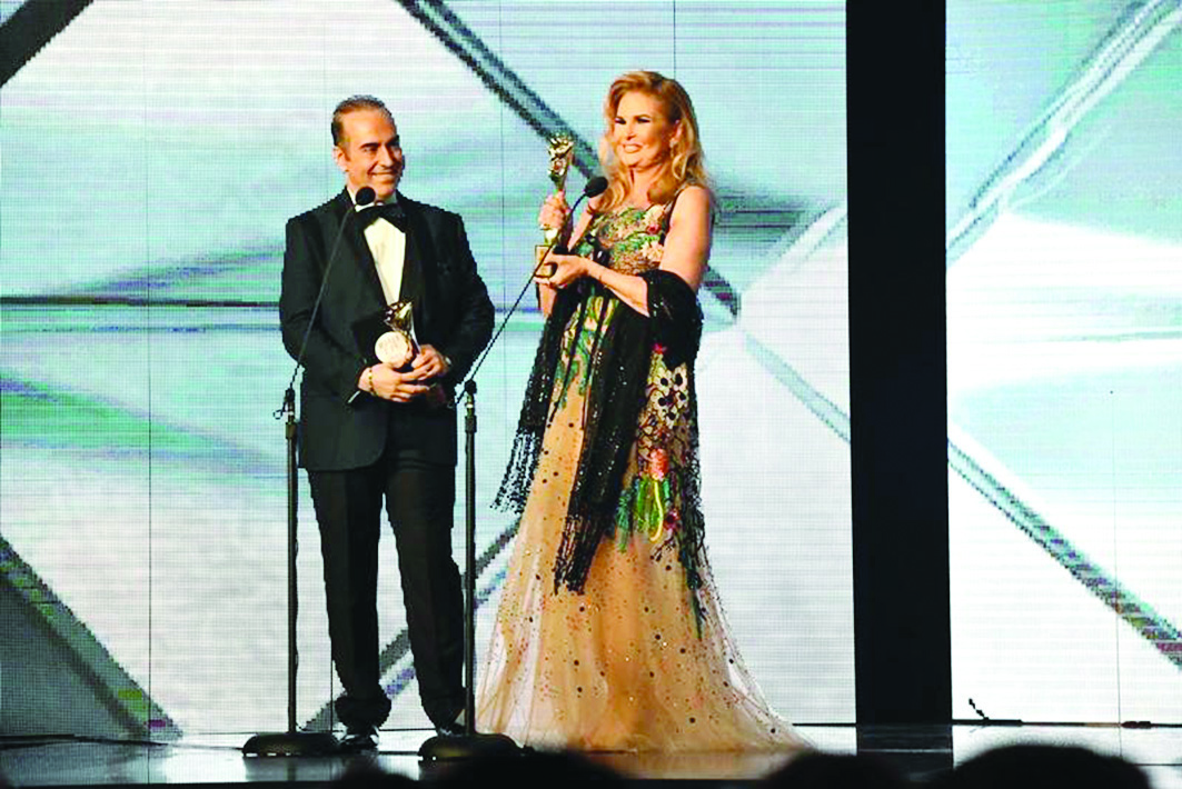 يسرا مكرّمة