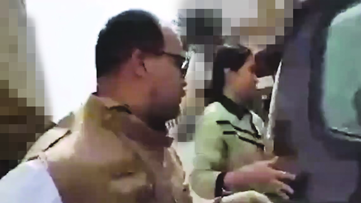 ... والخادمة تستعد للركوب