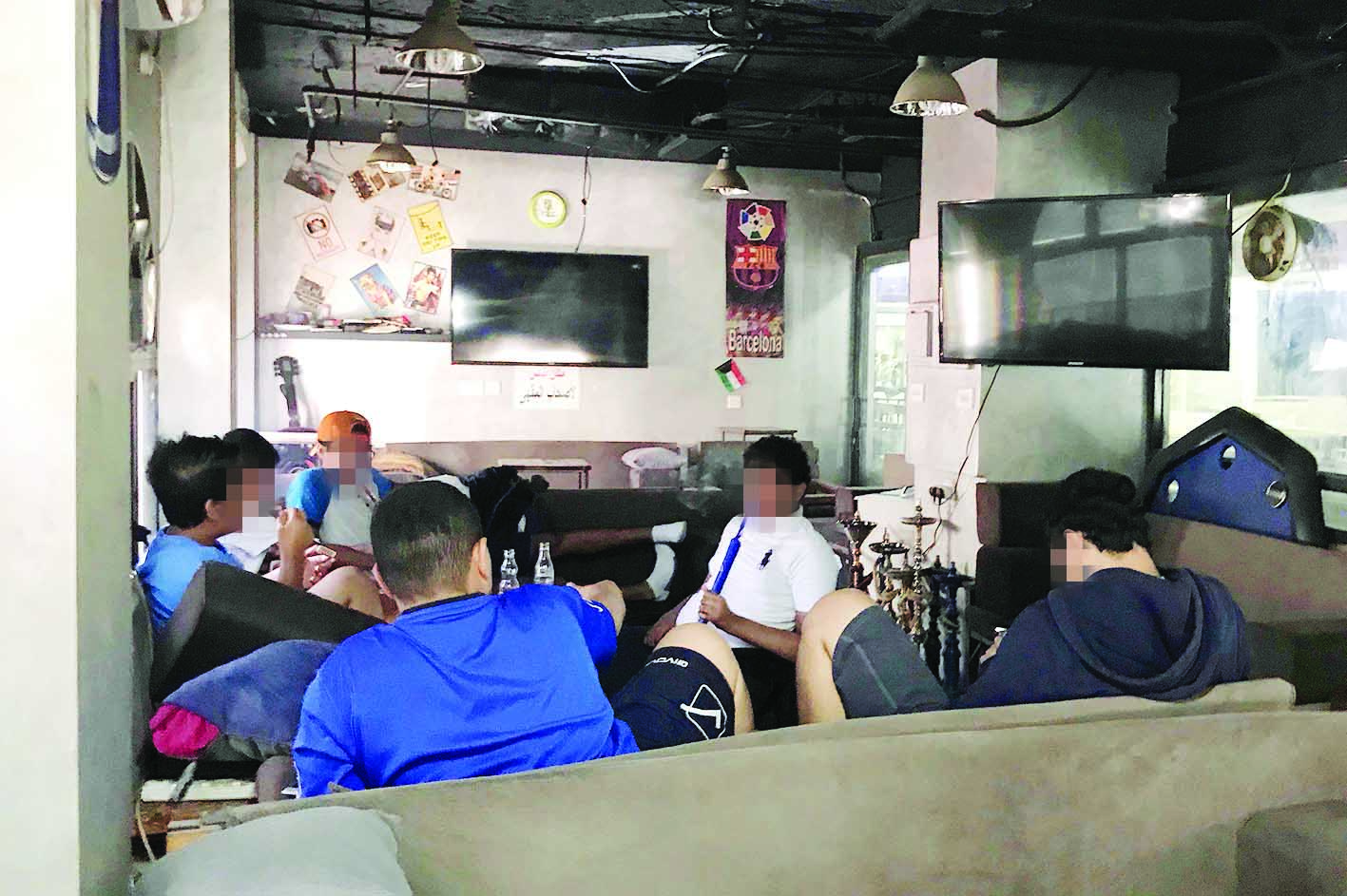 u0637u0644u0628u0629 u0641u064a u0645u0642u0647u0649 u0623u062bu0646u0627u0621 u0627u0644u062fu0648u0627u0645 u0627u0644u0645u062fu0631u0633u064a t(u062au0635u0648u064au0631 u0628u0633u0627u0645 u0632u064au062fu0627u0646)