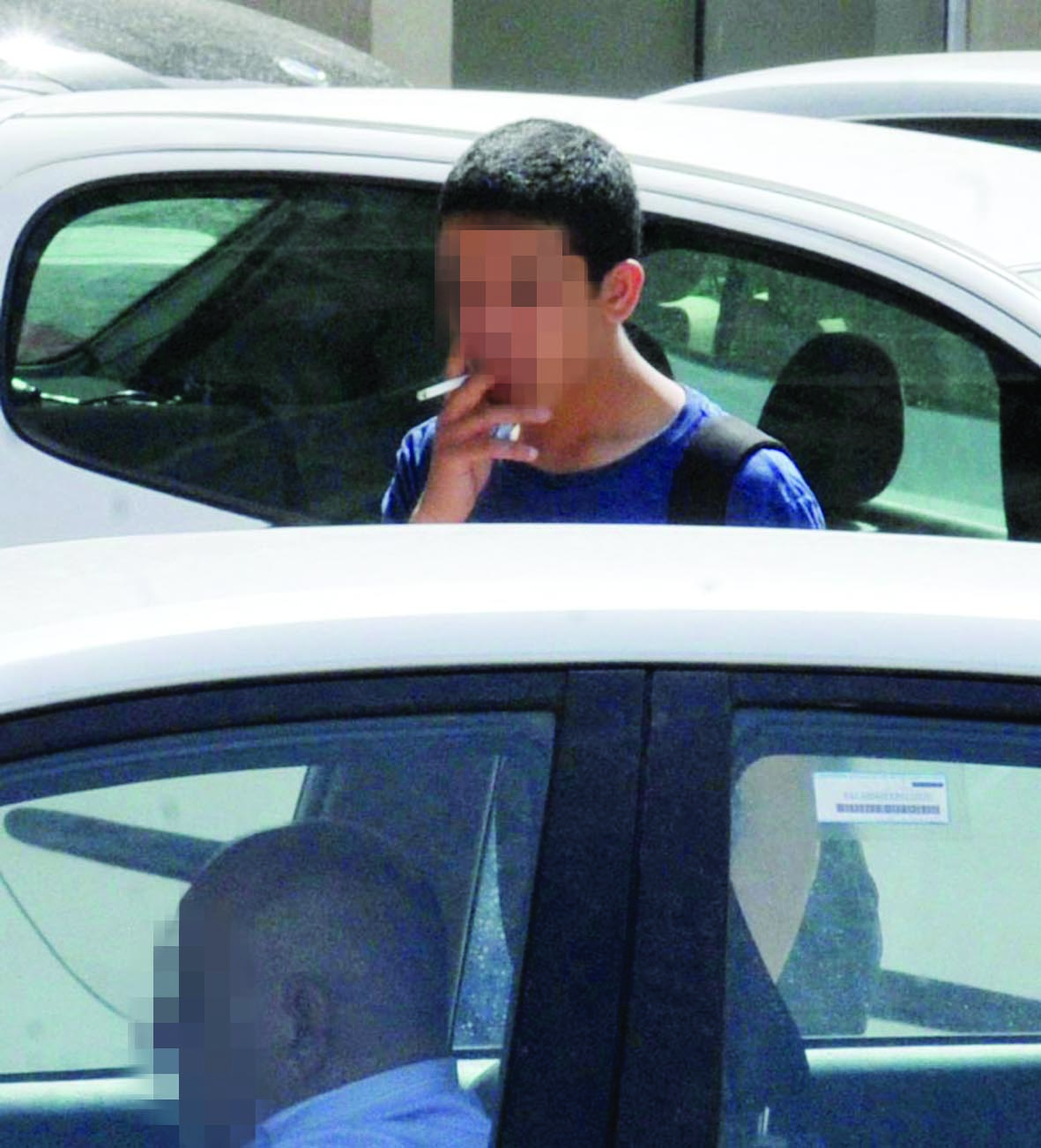 سيجارة بدل القلم!