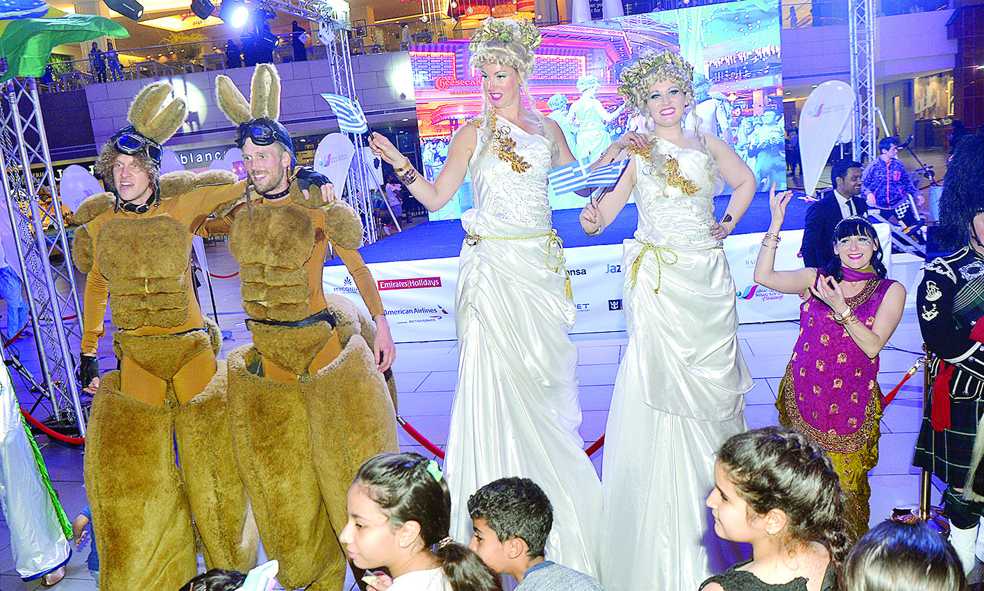 حضور من جميع الفئات