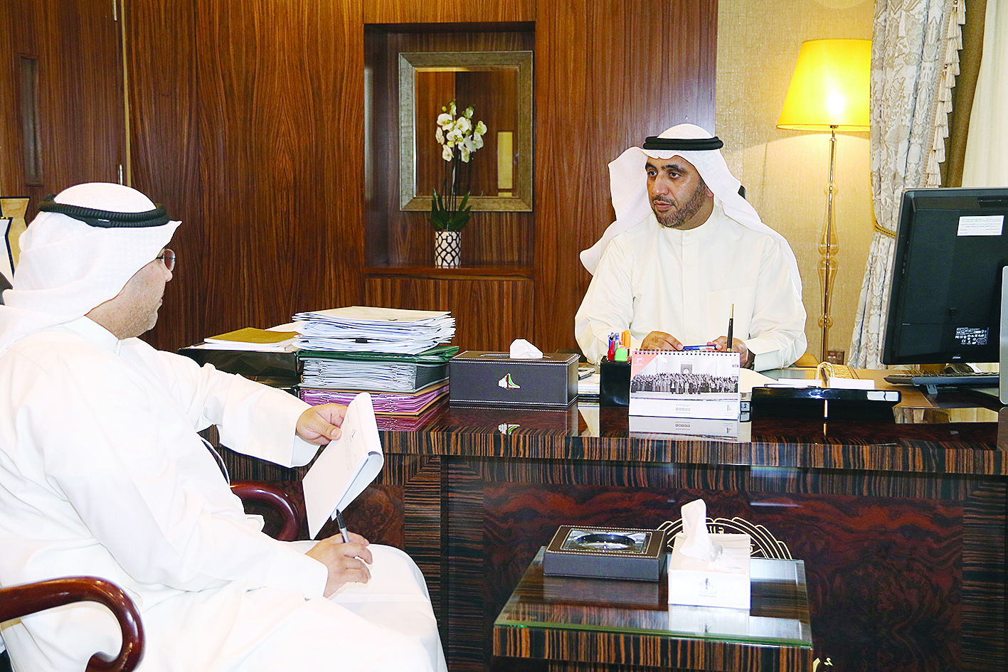 الدلال متحدثاً للزميل وليد الهولان 	(تصوير أسعد عبدالله)