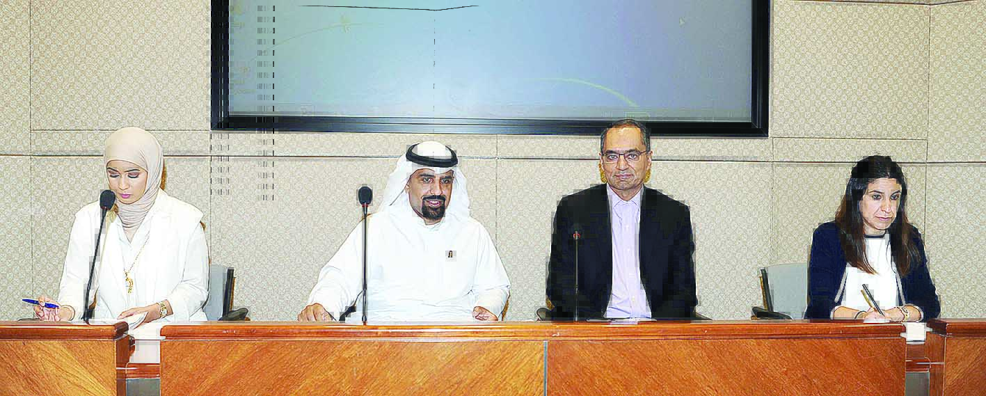 جانب من الاجتماع                     	       (تصوير طارق عزالدين)