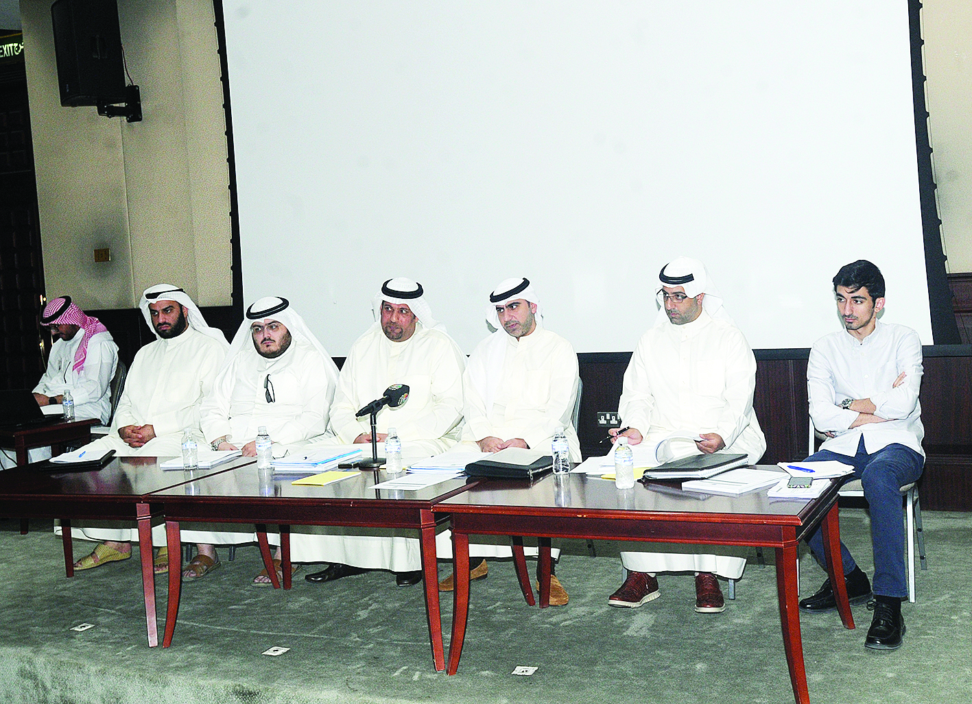 u062cu0627u0646u0628 u0645u0646 u0627u0644u062cu0645u0639u064au0629                  t                (u062au0635u0648u064au0631 u0643u0631u0645 u0630u064au0627u0628)