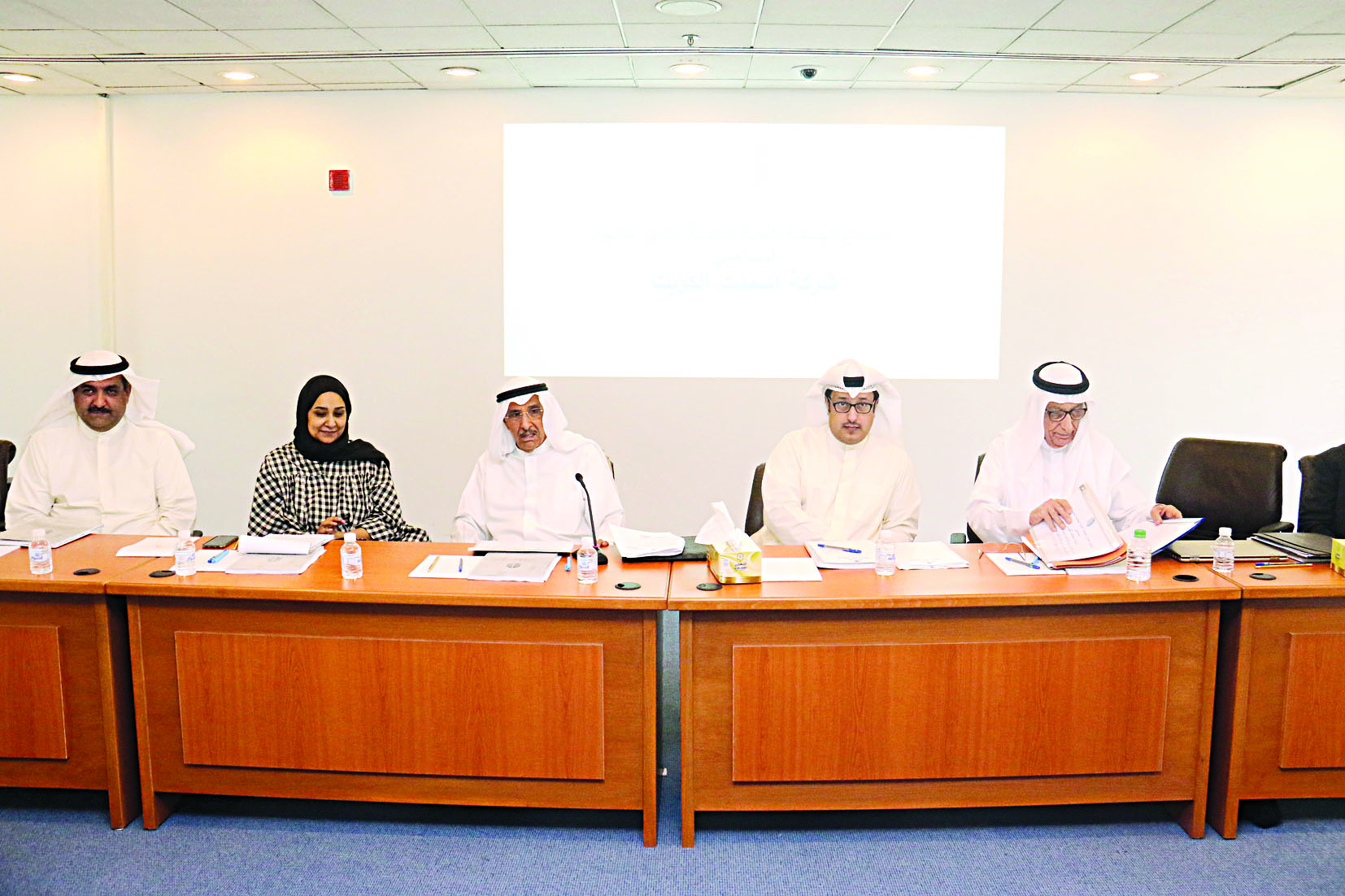 u0627u0644u0631u0627u0634u062f u0645u062au0631u0626u0633u0627u064b u0627u0644u0627u062cu062au0645u0627u0639     t                      (u062au0635u0648u064au0631 u0628u0633u0651u0627u0645 u0632u064au062fu0627u0646)