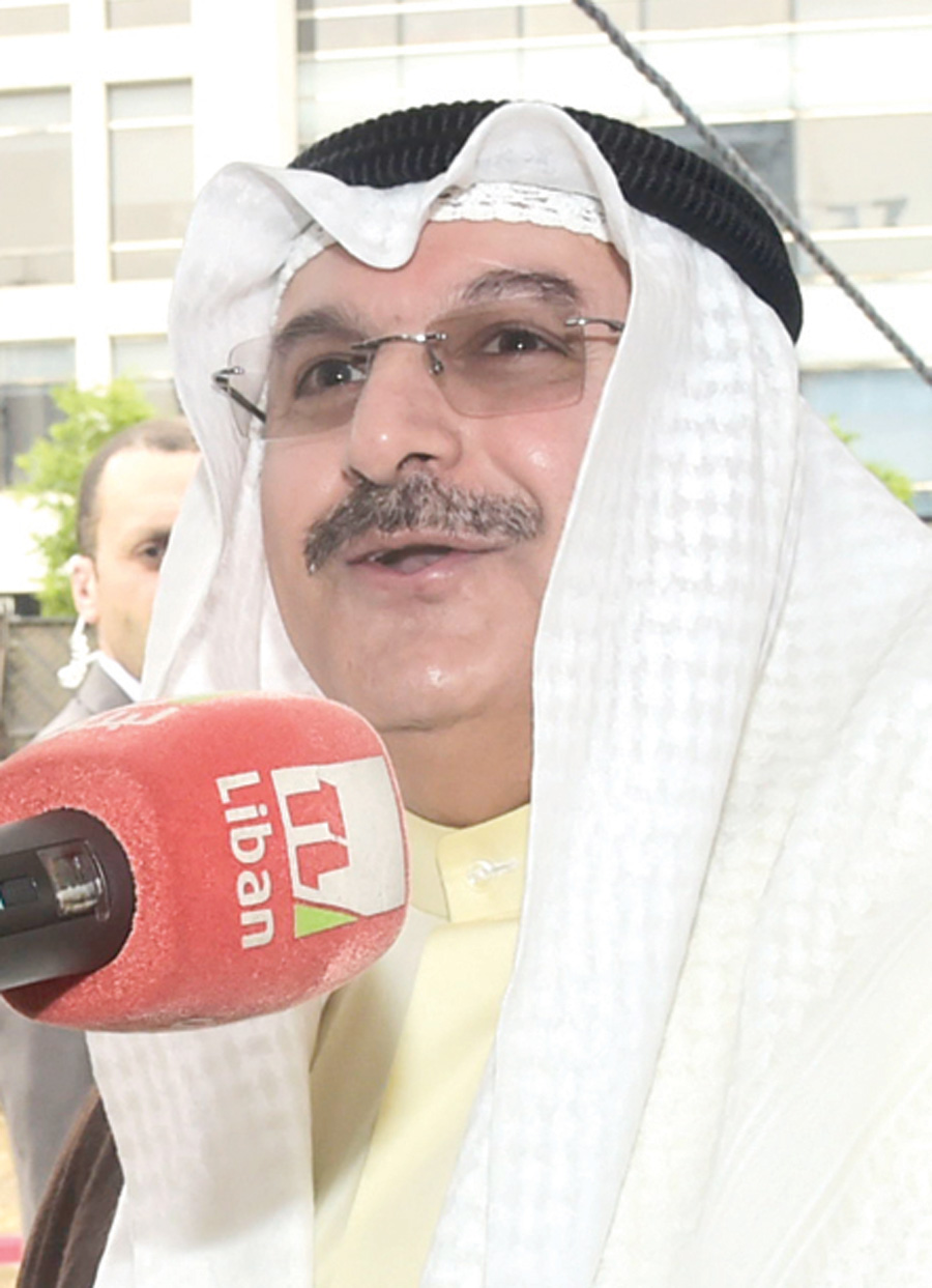 القناعي متحدثاً 