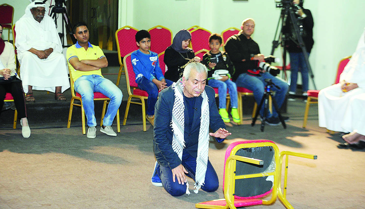 u0645u0646 u0645u0633u0631u062du064au0629 u00abu0633u0623u0645u0648u062a u0641u064a u0627u0644u0645u0646u0641u0649u00bb t(u062au0635u0648u064au0631 u0643u0631u0645 u0630u064au0627u0628) 