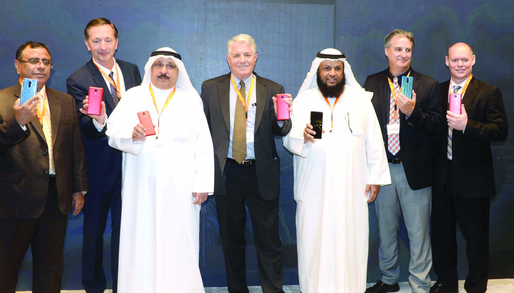 u0627u0644u062du0645u062fu0627u0646 u0648u0627u0644u0639u0646u0632u064a u0648u0648u0648u0643u0631 u0645u0633u062au0639u0631u0636u064au0646 u0627u0644u0647u0648u0627u062au0641 u0627u0644u062cu062fu064au062fu0629     t                    (u062au0635u0648u064au0631 u0632u0643u0631u064au0627 u0639u0637u064au0629)