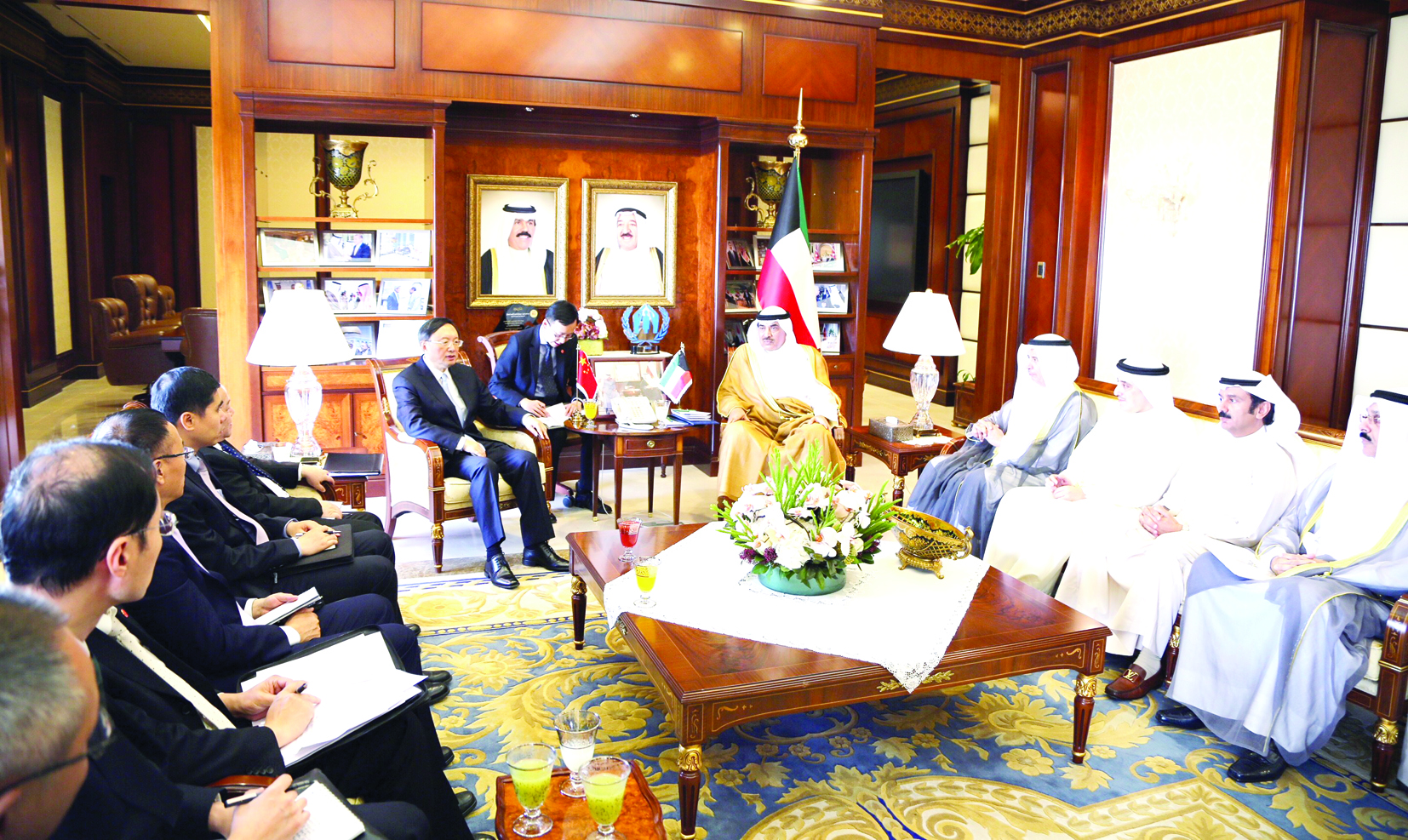 ... وخلال المحادثات مع الوفد الصيني