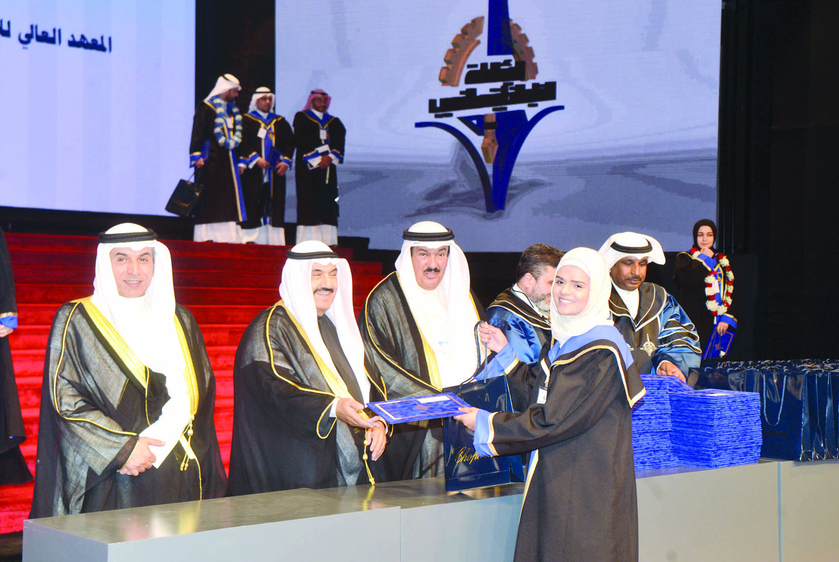 ... وتكريم متفوقة