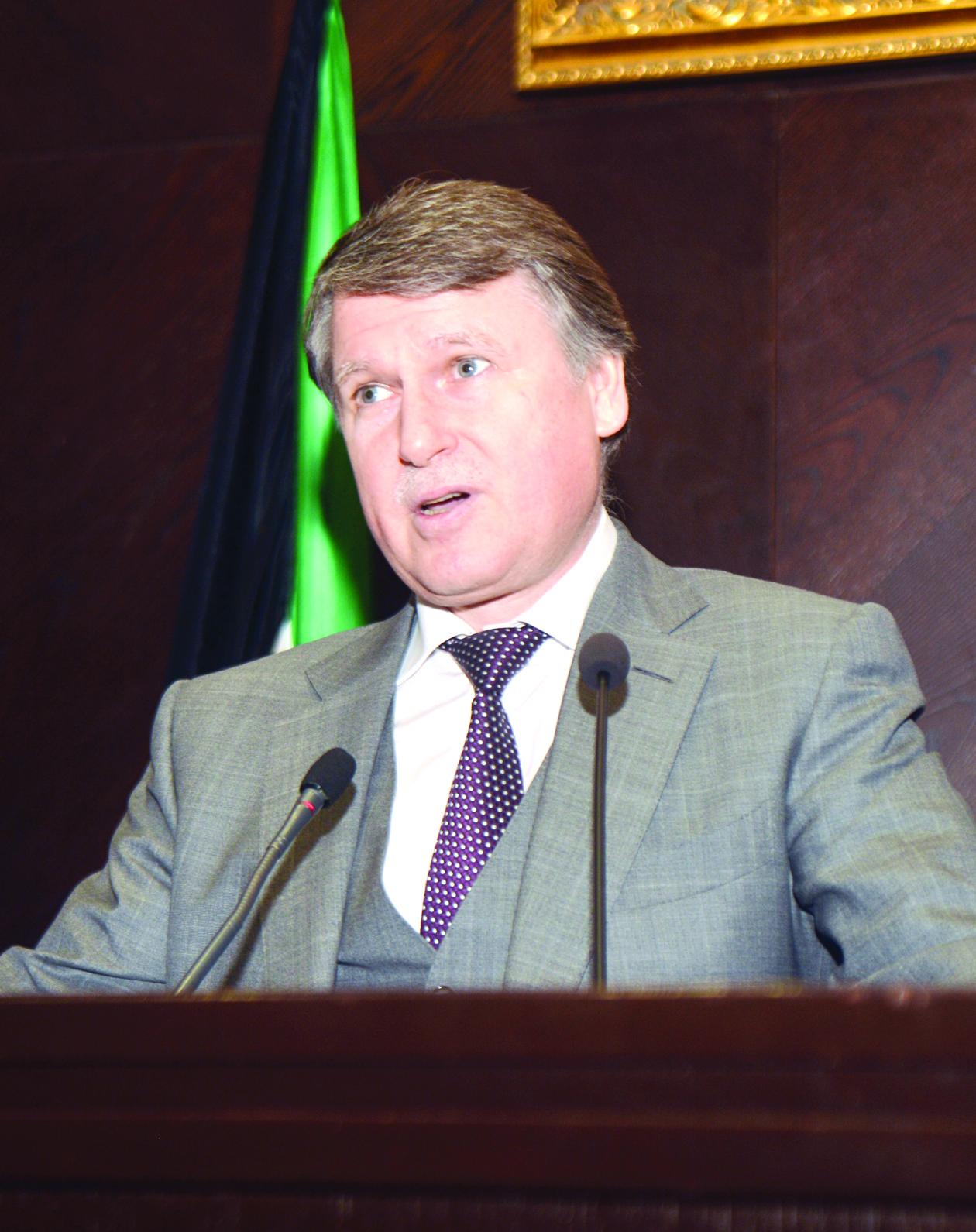 u0627u0644u0633u0641u064au0631 u0625u0644u064au0643u0633u064a u0633u0648u0644u0648u0645u0627u062au064au0646 u064au0644u0642u064a u0643u0644u0645u062au0647