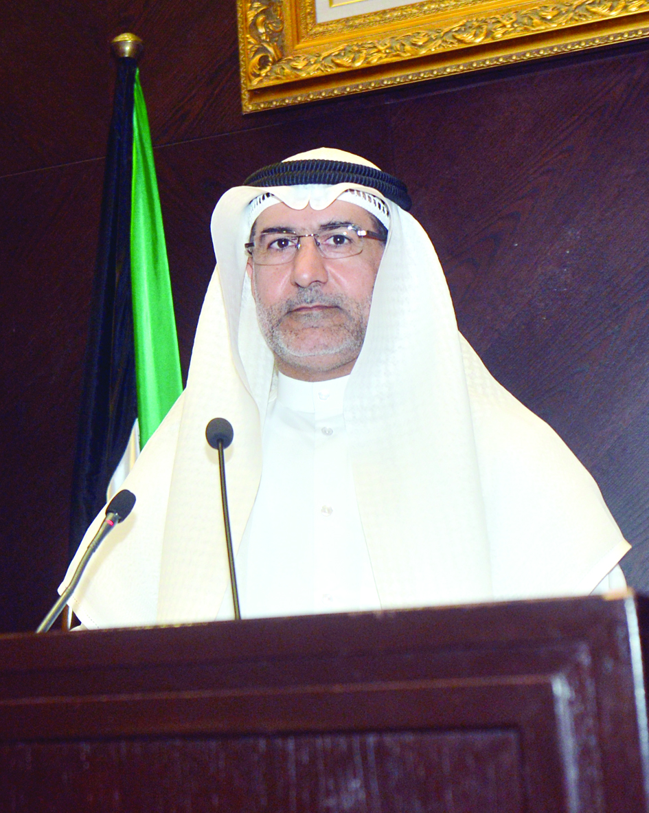 عيسى الأنصاري متحدثاً في الافتتاح 